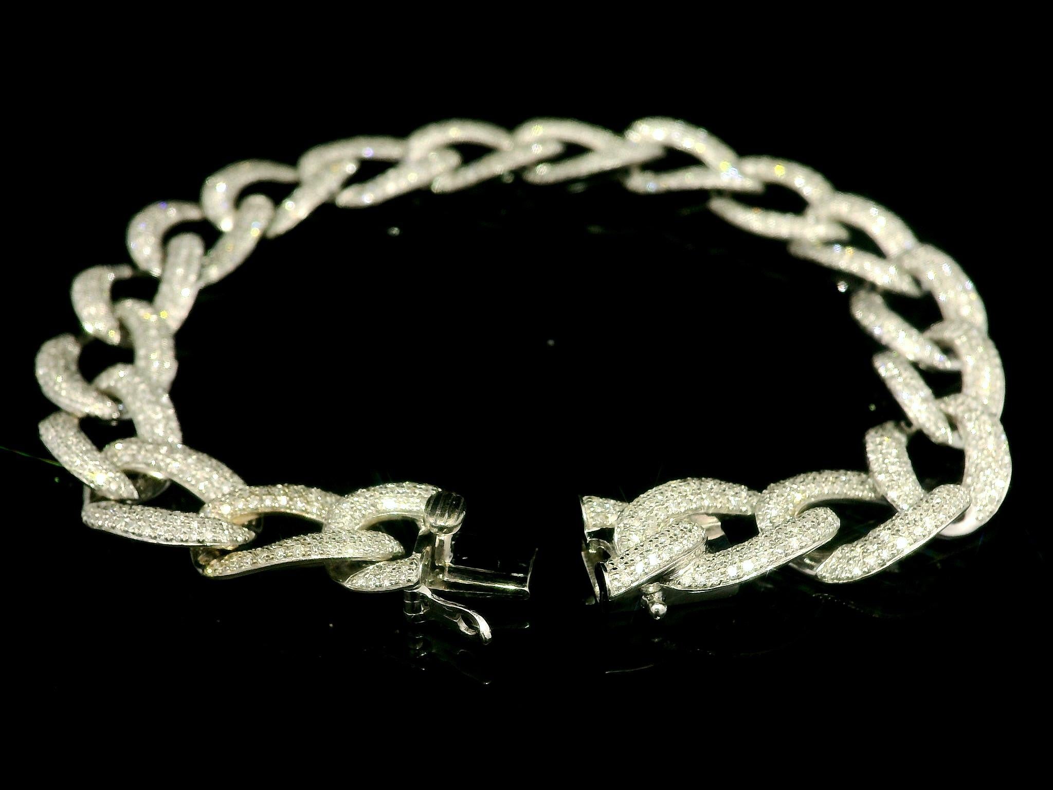 Bracelet à maillons cubains en or blanc 14 carats avec diamants micro-pavés de 3,50 carats à profil bas en vente 3