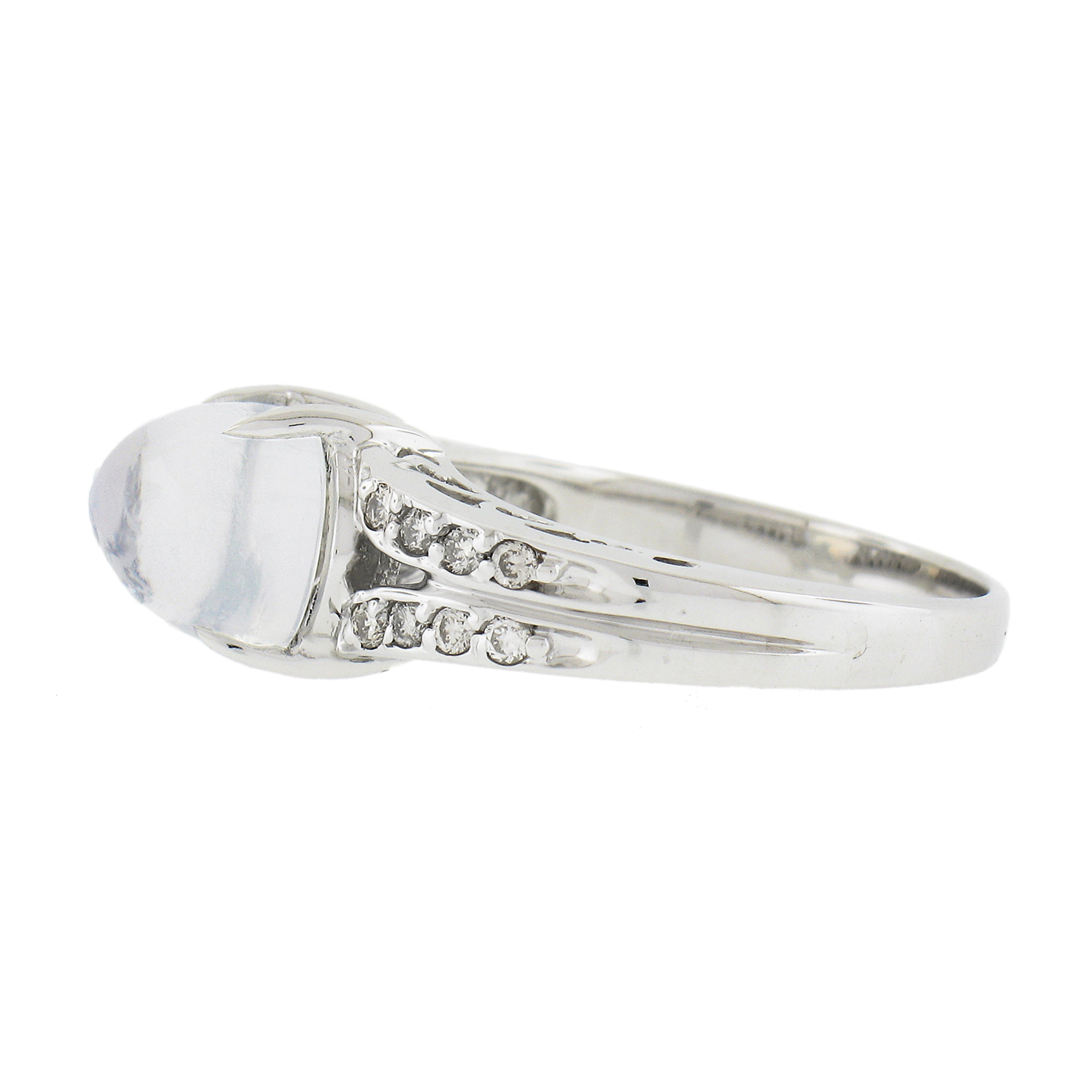Superbe bague en or blanc 14 carats avec pierre de lune bleue cabochon ovale de 3,54 carats en vente 1