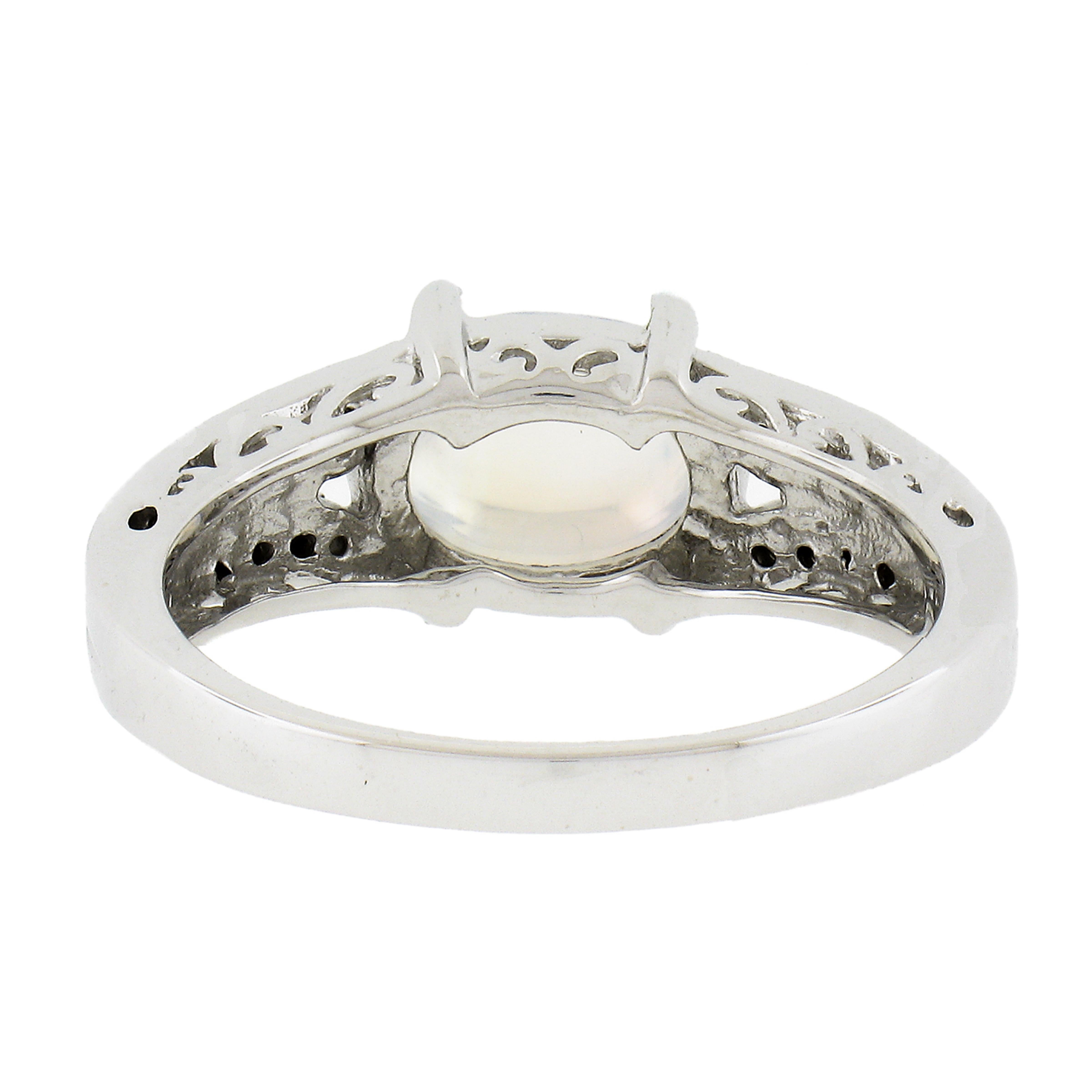 Superbe bague en or blanc 14 carats avec pierre de lune bleue cabochon ovale de 3,54 carats en vente 2