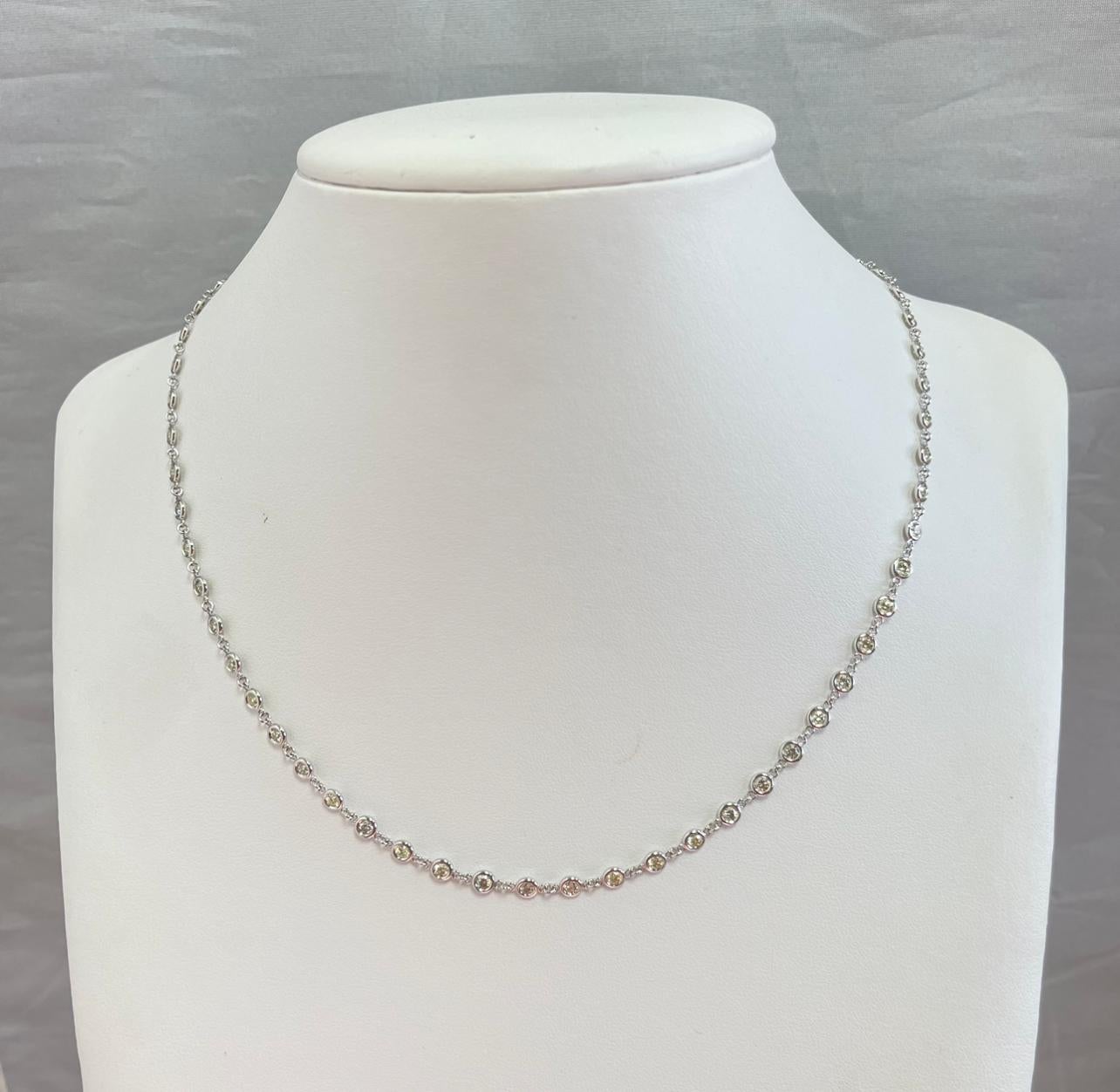 14 Karat Weißgold Rundschliff Diamant-Halskette Diamanten pro Meter mit 62 natürlichen Diamanten im Rundschliff in Lünettenfassung.

Perfektes Schmuckstück, das zu jedem Outfit passt, und robust für den täglichen Gebrauch. Die Diamanten werden von