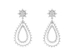Orecchini a candeliere in oro bianco 14 carati con diamanti naturali rotondi da 3,99 carati e forma a pera