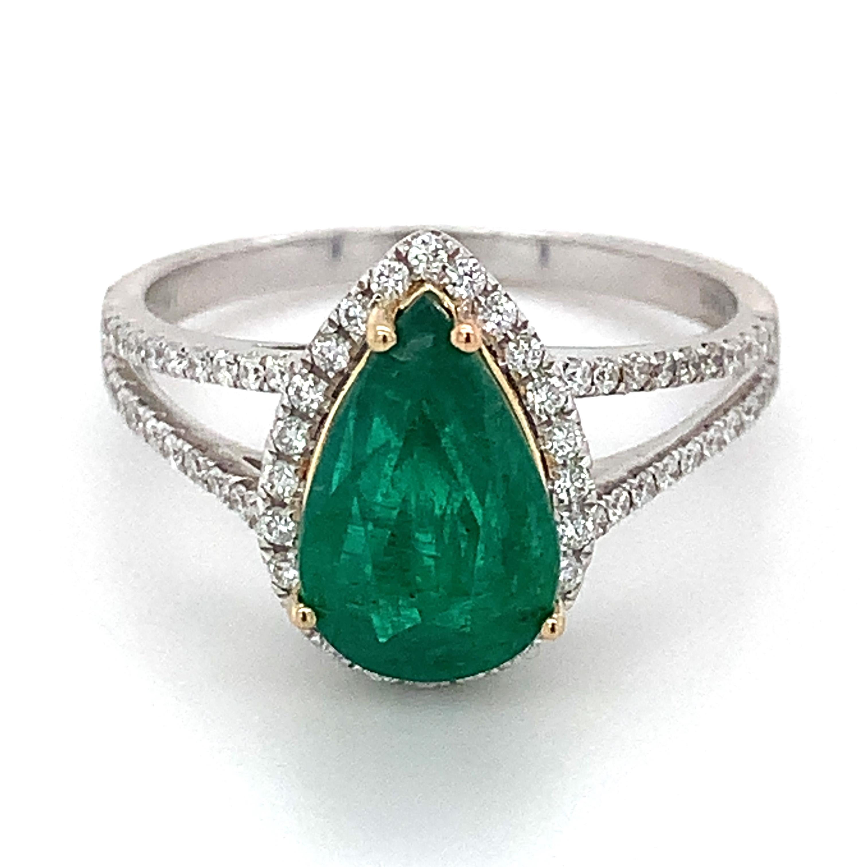 14k Weißgold Birne Grün Smaragd und Weiß Rund Diamant  Ring 
3,8 Gramm
Größe 9.25
Runde Diamanten im weißen Brillantschliff 0,5 Karat Gesamtgewicht
1 Morganit im Birnenschliff mit ca. 3 Karat
Dies ist eine atemberaubende 14k Weißgold Smaragd und