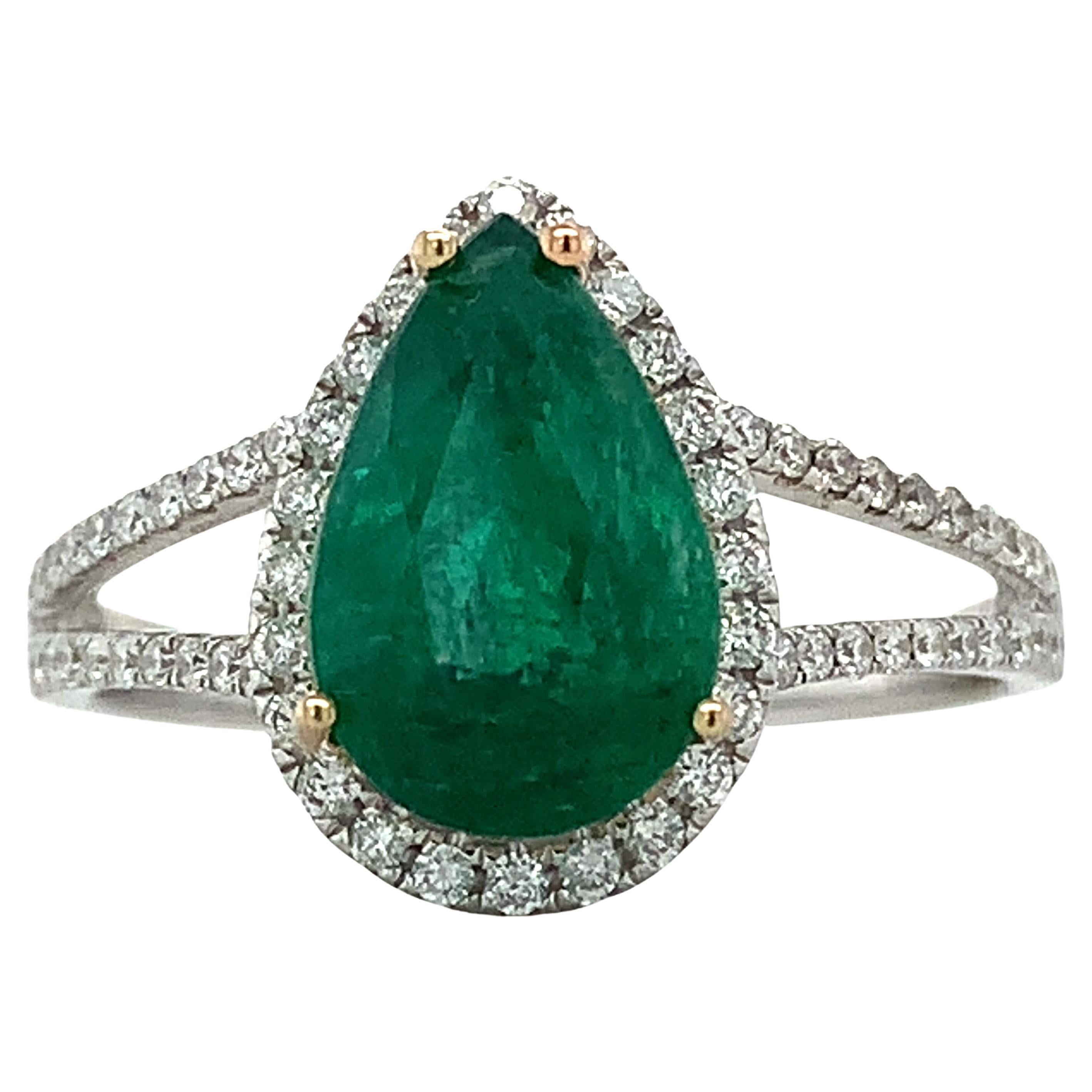 14k Weißgold 3CT Birnenförmiger Smaragd mit rundem Diamant-Halo und geteiltem Schaftring