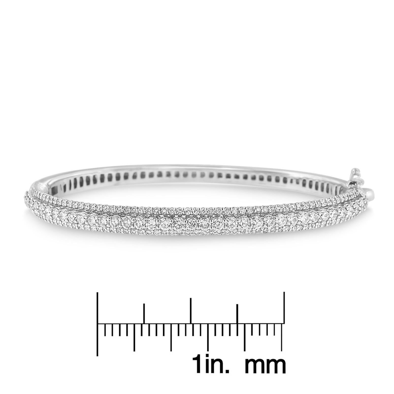 14K White Gold 3ct TDW Diamond Bangle Bracelet 'H-I, SI1-SI2' In New Condition In New York, NY