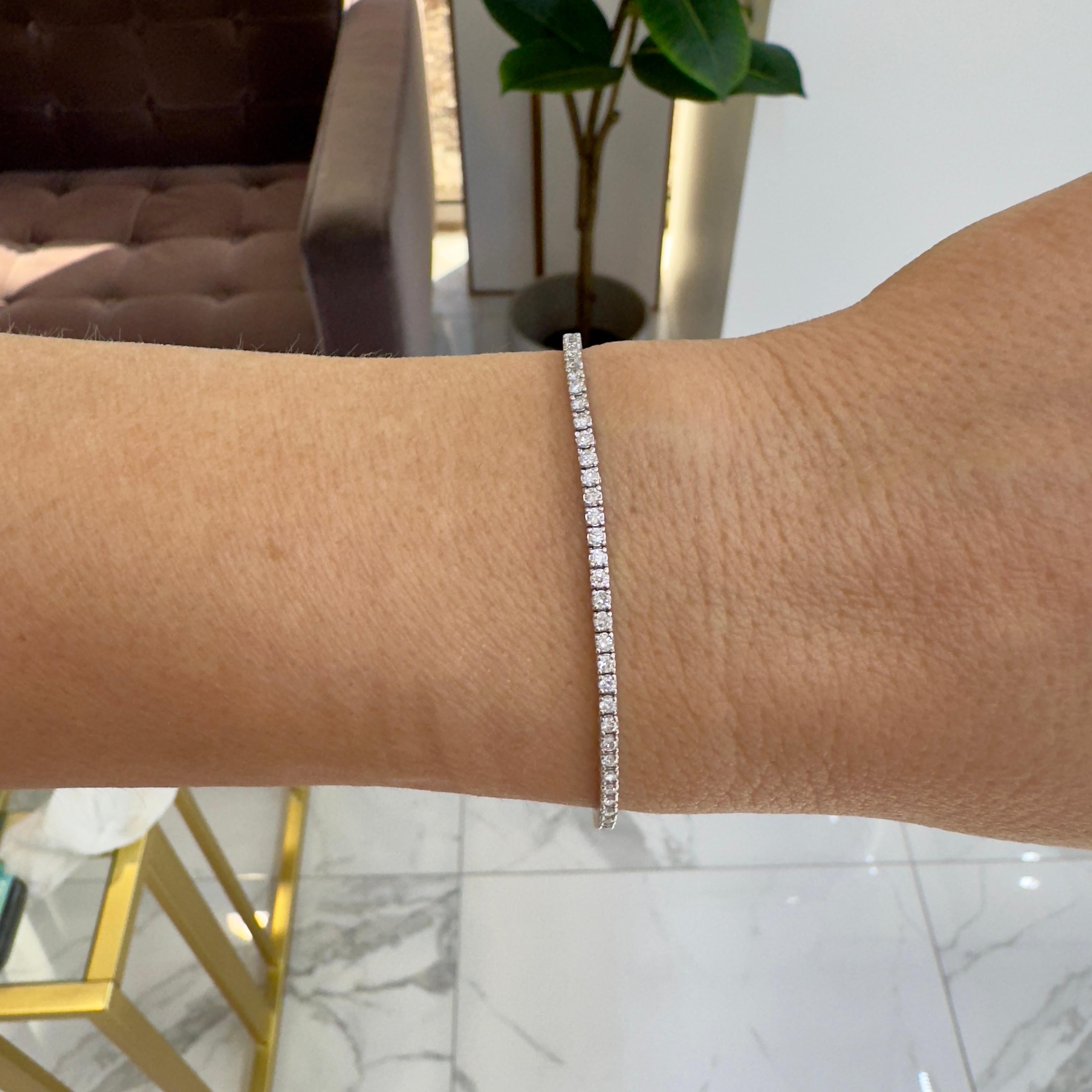 Women's or Men's 14K White Gold 4-Prong 1.57ct Diamond Tennis Bracelet For Sale