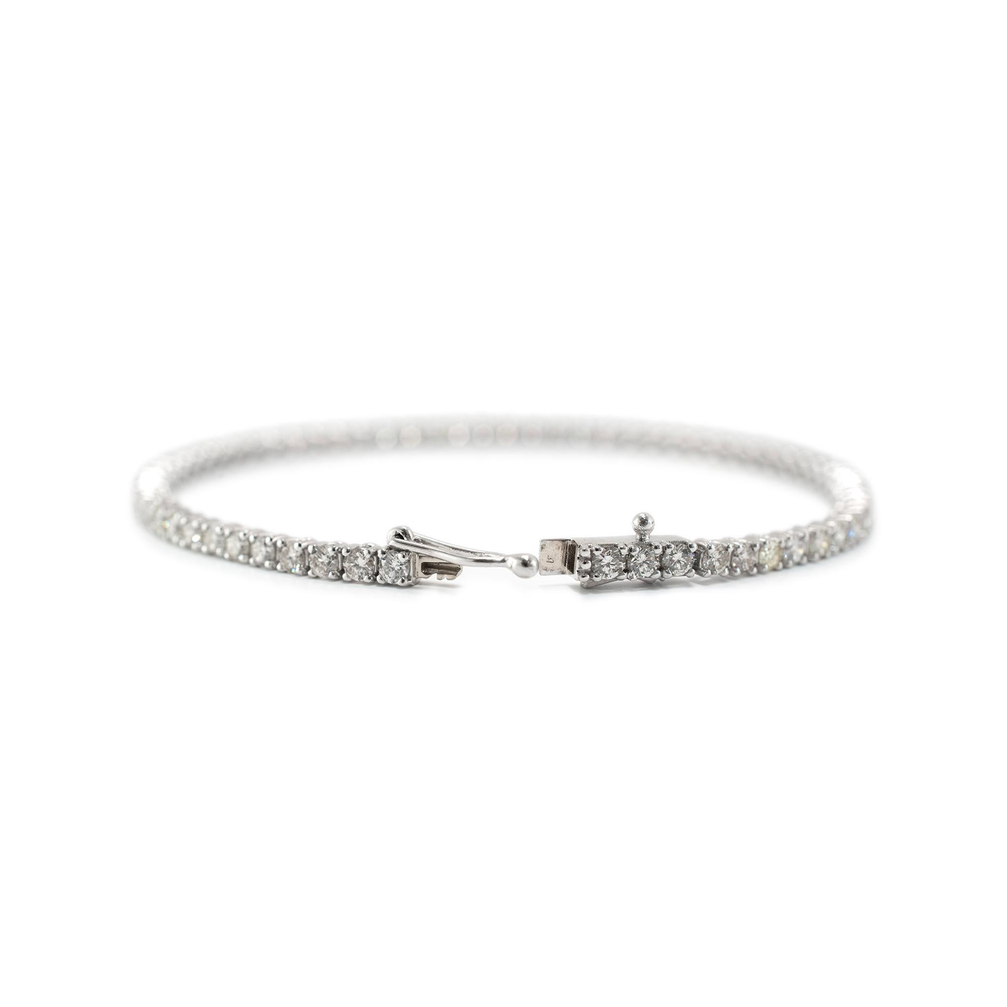 Taille ronde Bracelet tennis en or blanc 14K à 4 branches et 3,28 ct de diamants en vente