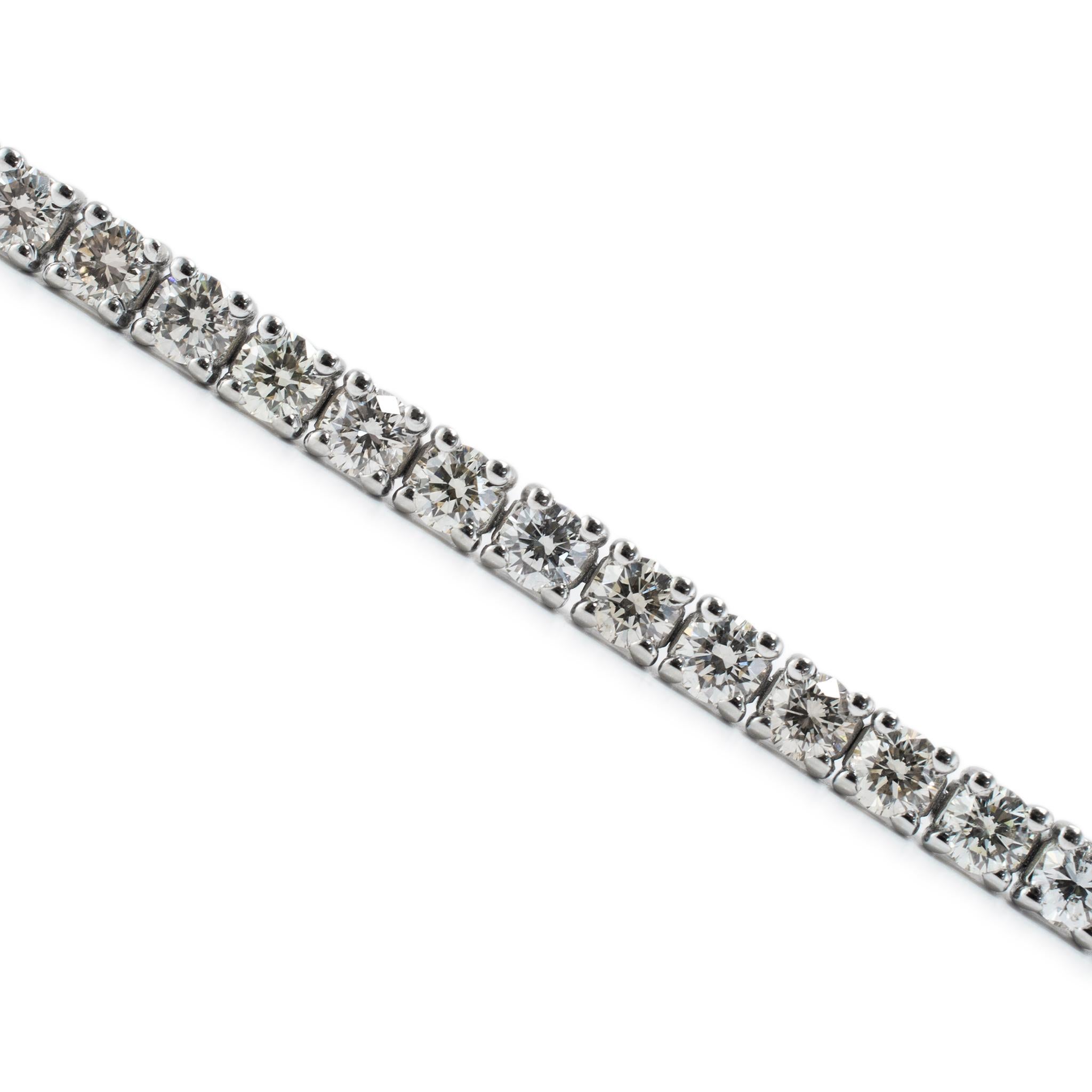 Bracelet tennis en or blanc 14K à 4 branches et 3,28 ct de diamants en vente 1