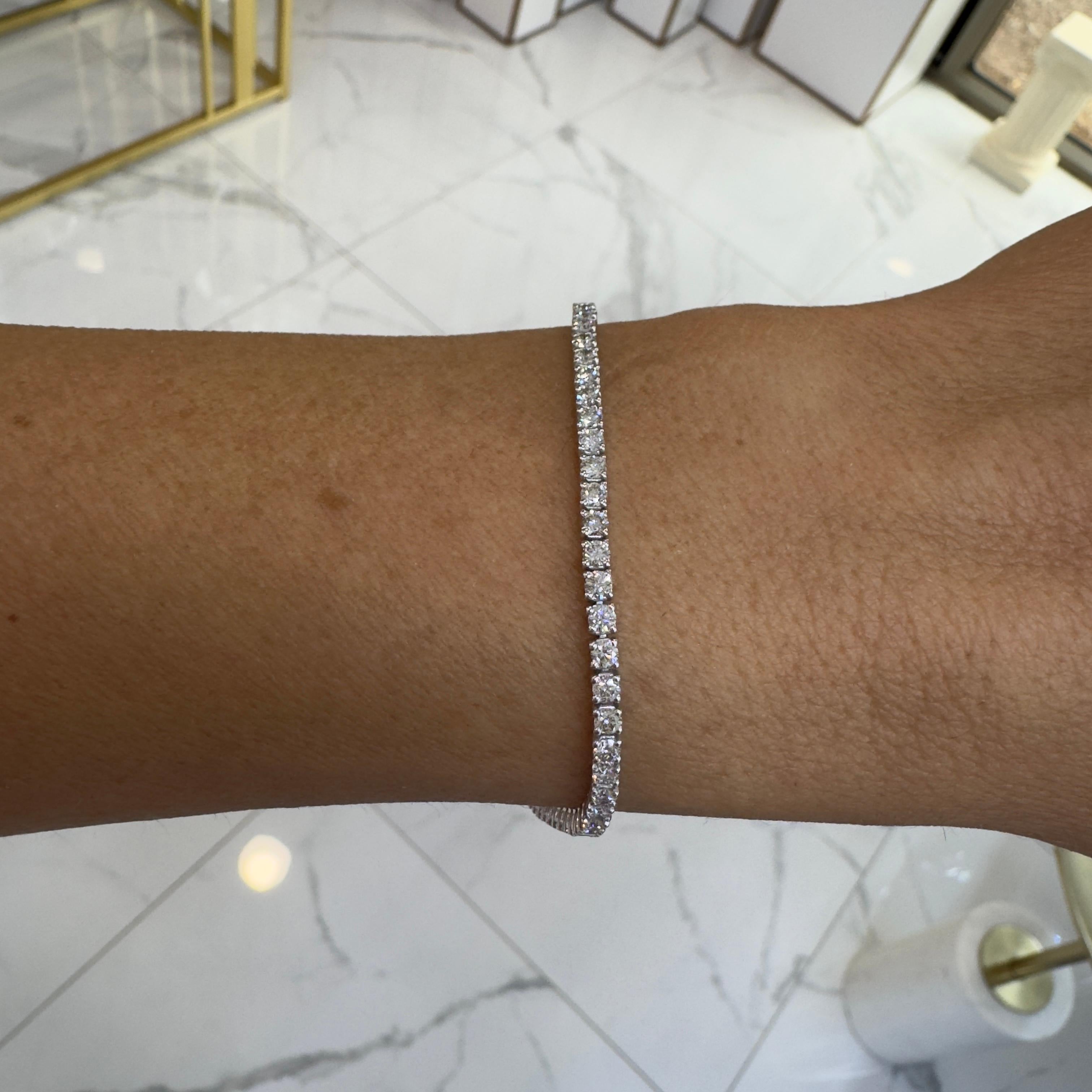 Bracelet tennis en or blanc 14K à 4 branches et 3,28 ct de diamants en vente 2