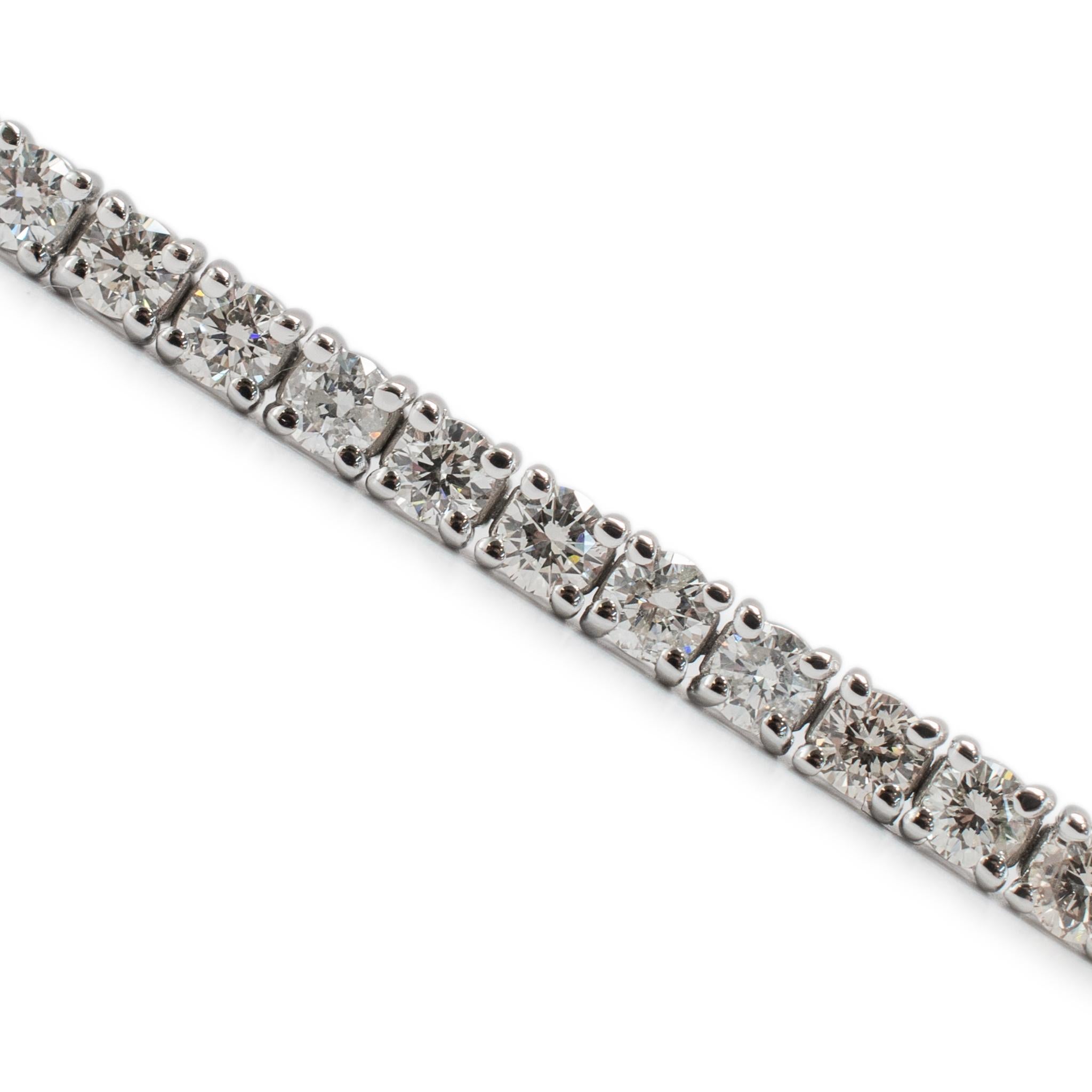 Bracciale tennis con diamanti a 4 punte da 3,30 carati in oro bianco 14K In condizioni ottime in vendita a Houston, TX