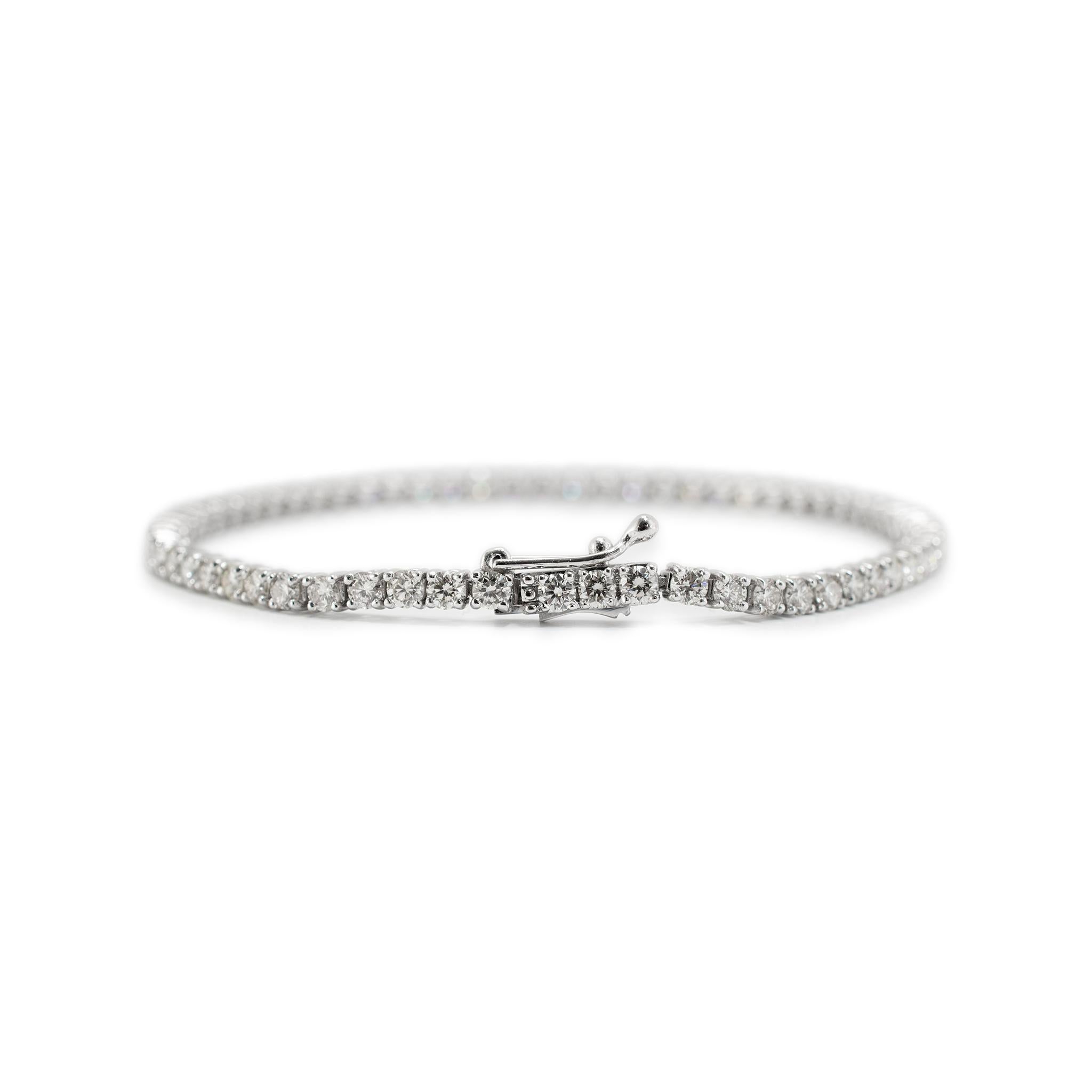 Bracelet tennis en or blanc 14K à 4 branches et 4.38ct de diamants en vente 1