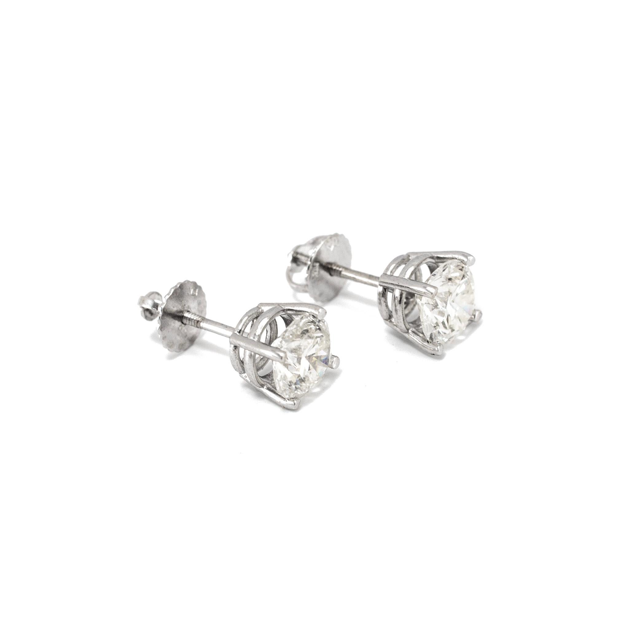 Genre : Mesdames

Type de métal : Or blanc 14K

Longueur : 0,25 pouces

Largeur : 5,30 mm

Poids : 1.50 grammes

Une paire de boucles d'oreilles en or blanc 14 carats, diamants, avec boucles vissées.  Gravé avec 