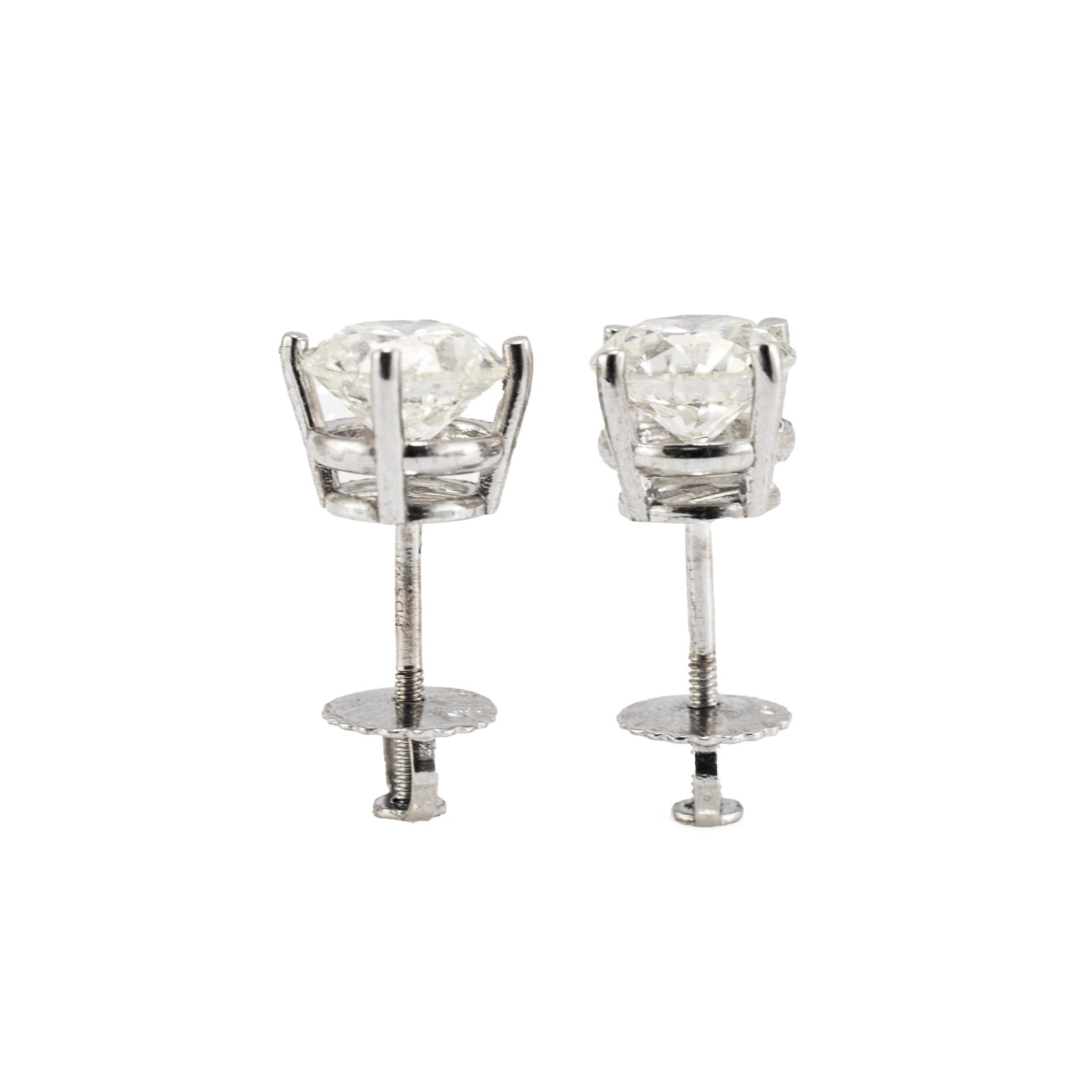 Boucles d'oreilles en or blanc 14K à 4 griffes vissées 1.08 CT diamant rond Excellent état - En vente à Houston, TX
