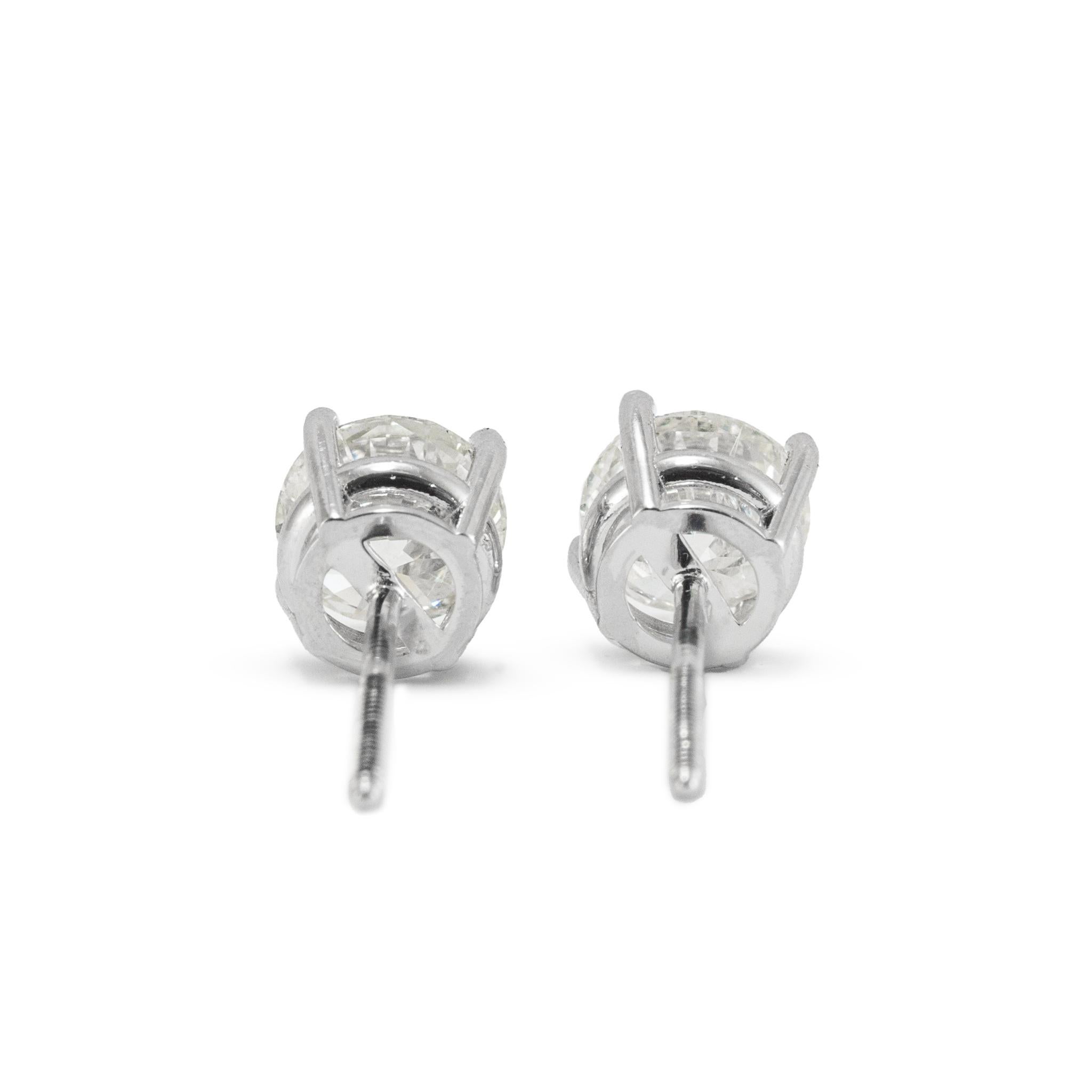Taille ronde Boucles d'oreilles en or blanc 14K avec 4 griffes vissées et 2.00 CT de diamant rond en vente