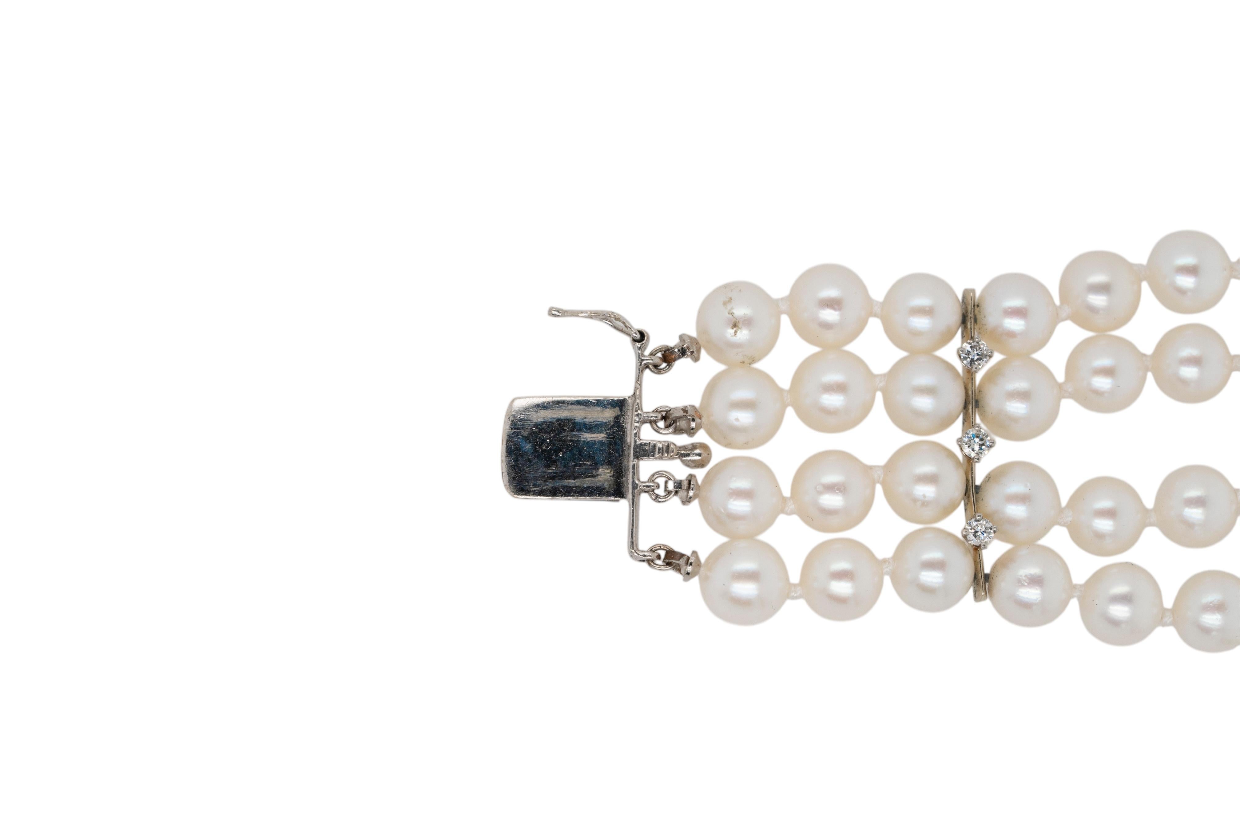 Bracelet en or blanc 14 carats à 4 rangs de perles et diamants naturels Excellent état - En vente à Boca Raton, FL