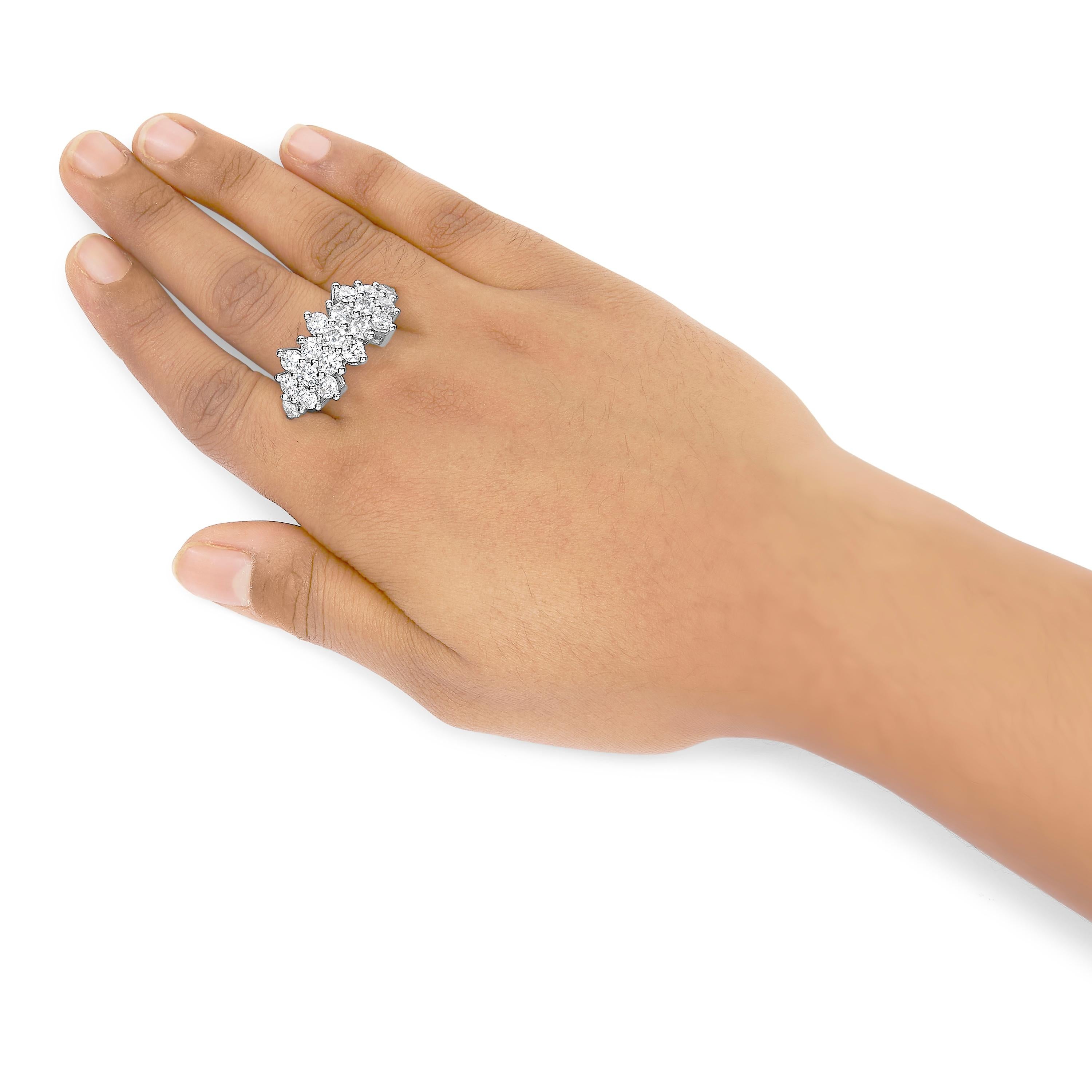 in vendita:  Anello a fascia con più file di diamanti in oro bianco 14 carati da 4,0 ct. 5