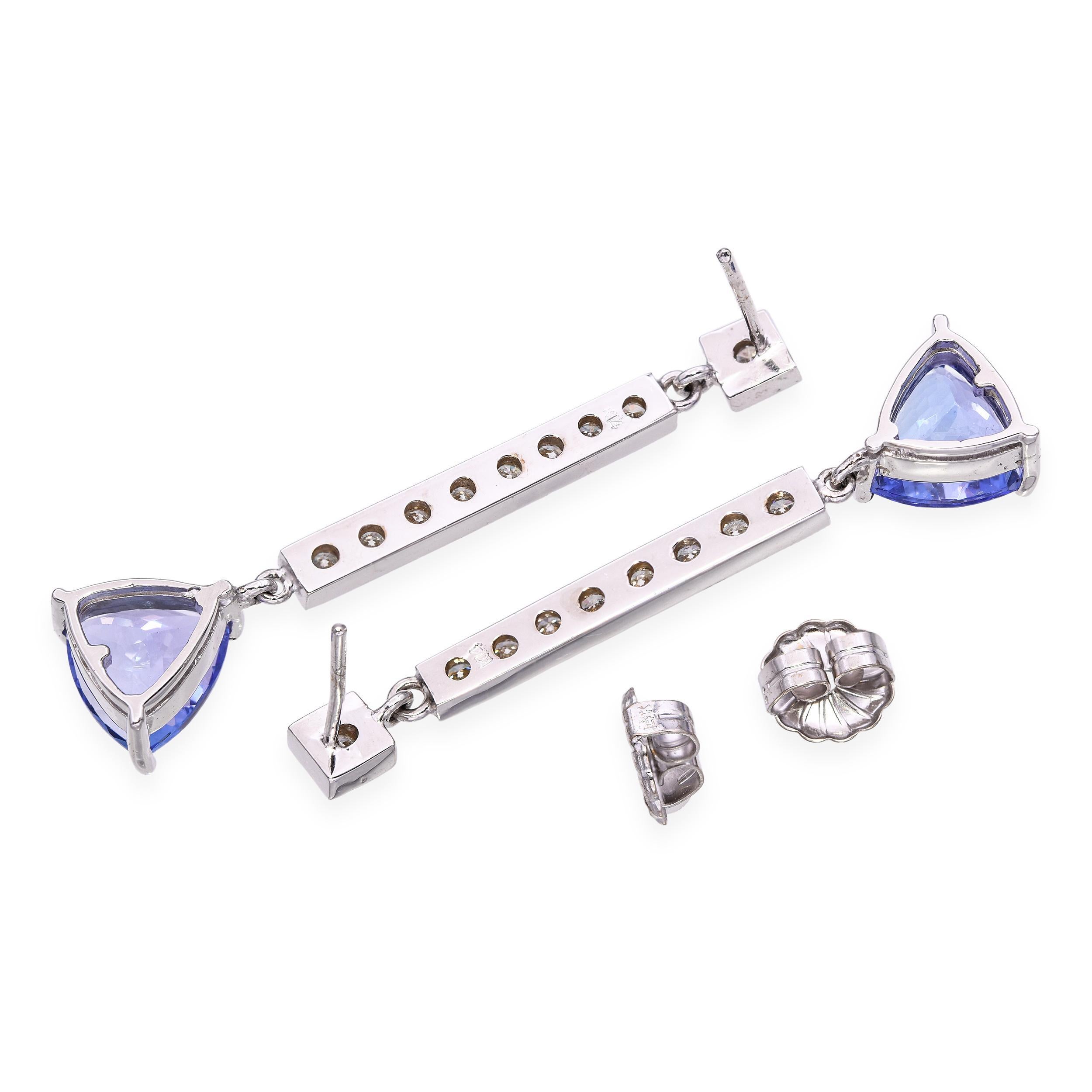 Orecchini pendenti con tanzanite e diamanti in oro bianco 14k da 4,00tcw In condizioni buone in vendita a New York, NY