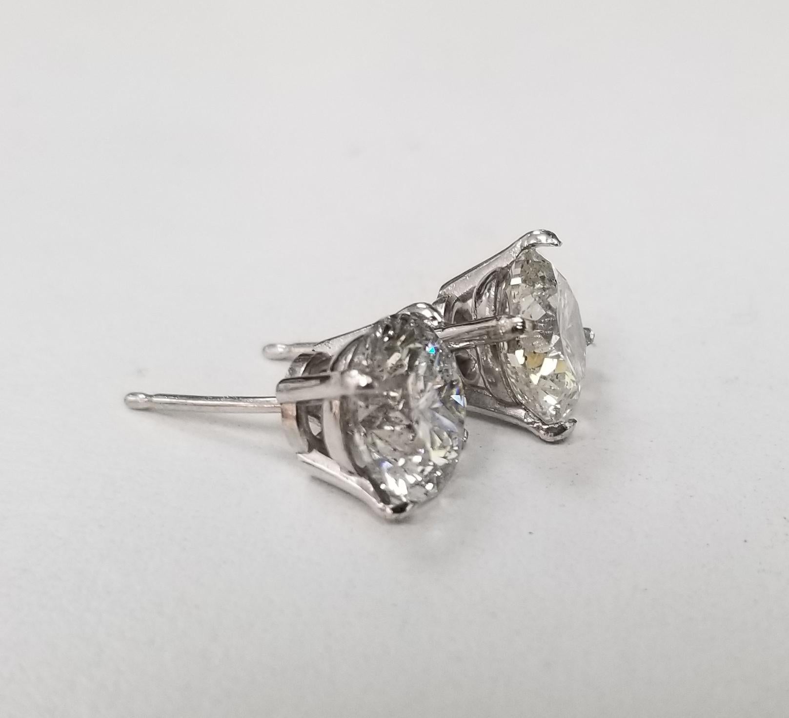 14k white gold 4.01ct.s diamonds stud earrings, containing 2 brilliant cut diamonds; color 