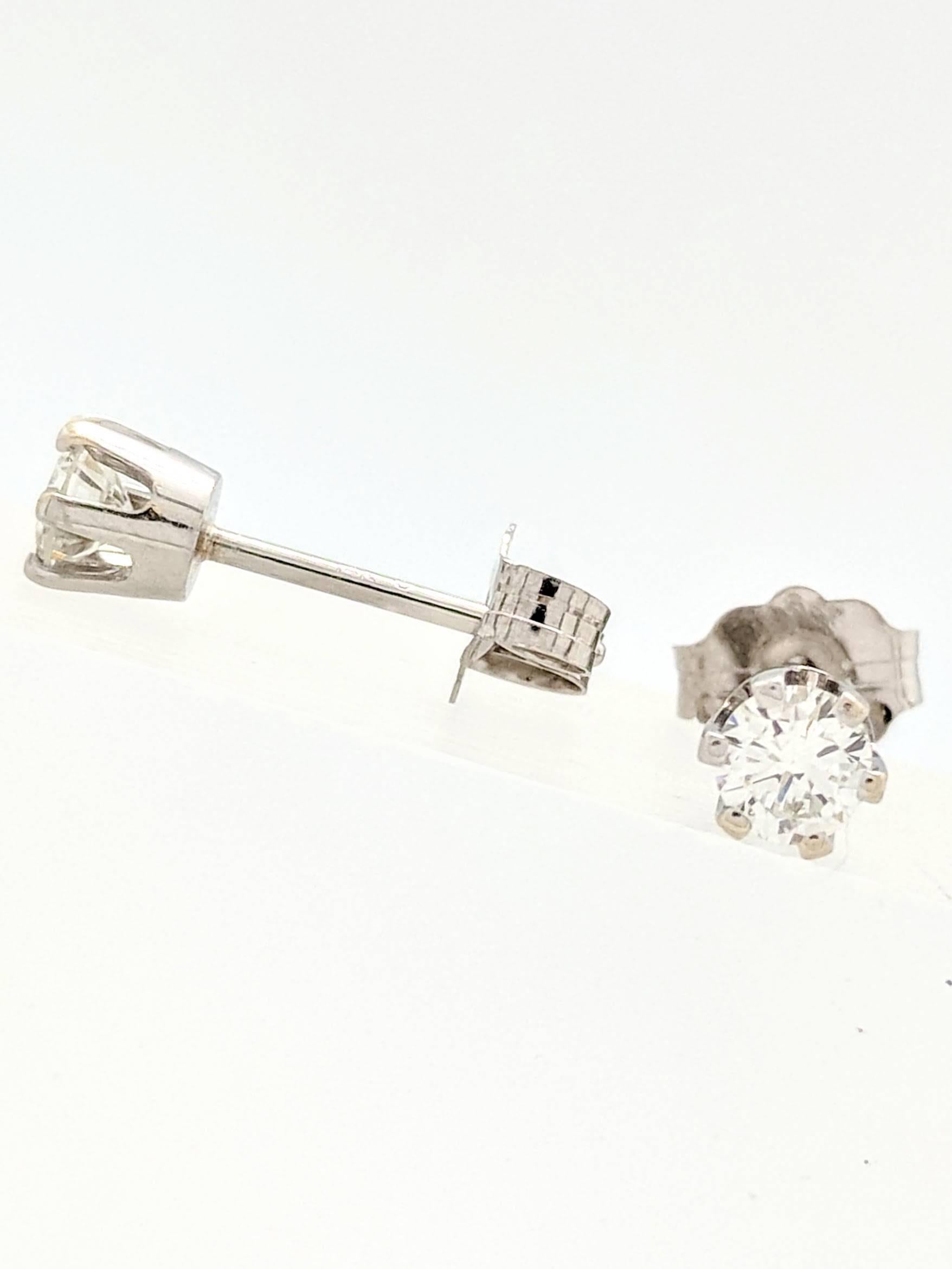 Round Cut 14 Karat White Gold .40 Carat Diamond Stud Earrings SI2/H