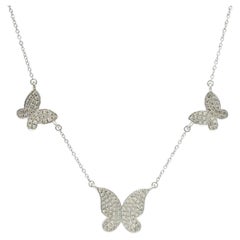 Collier ajustable en or blanc 14k avec pendentif 3 papillons et diamants pavés de 0,41ctw