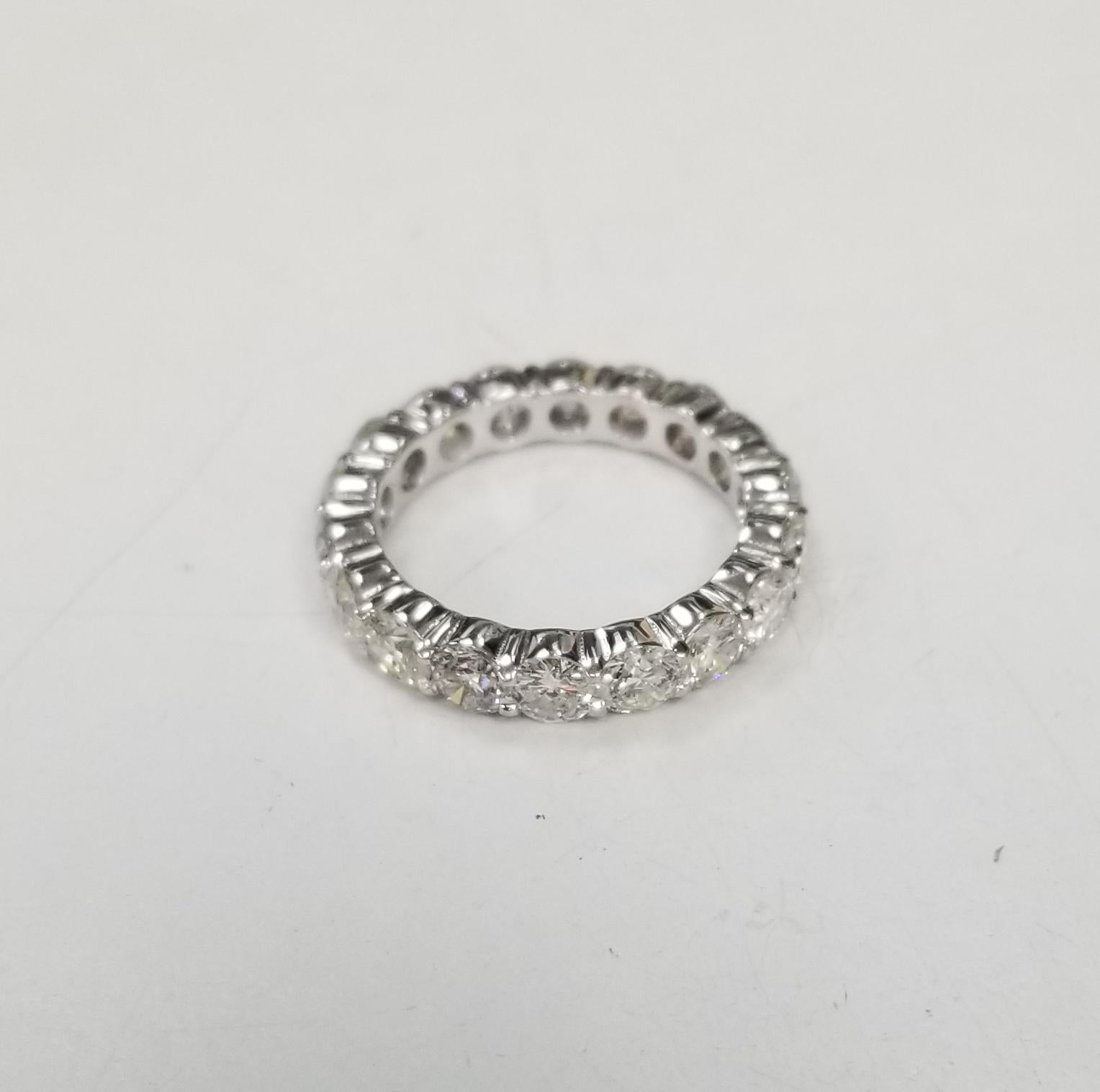 14k white gold 4.25 Carats Diamond Eternity Ring Set with Shared Prongs
*Motivated to Sell – Please make a Fair Offer*
Specifications:
    main stone: BRILLIANT CUT DIAMOND
    diamonds: 18 PIECES
    carat total weight: 4.25
    color:  G
   