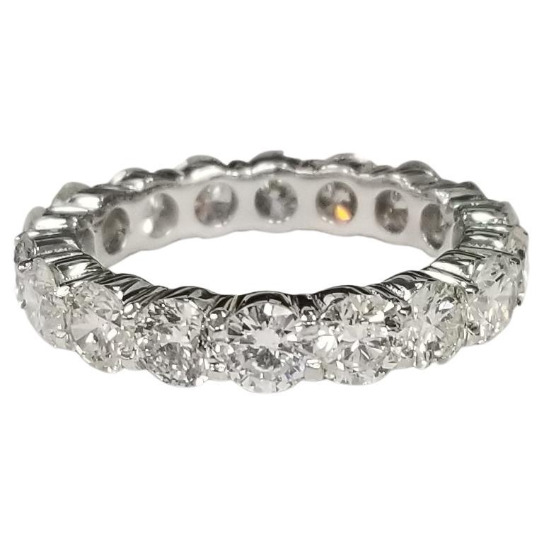 14k White Gold 4.25 Carats Diamond Eternity Ring Set with Shared Prongs For Sale