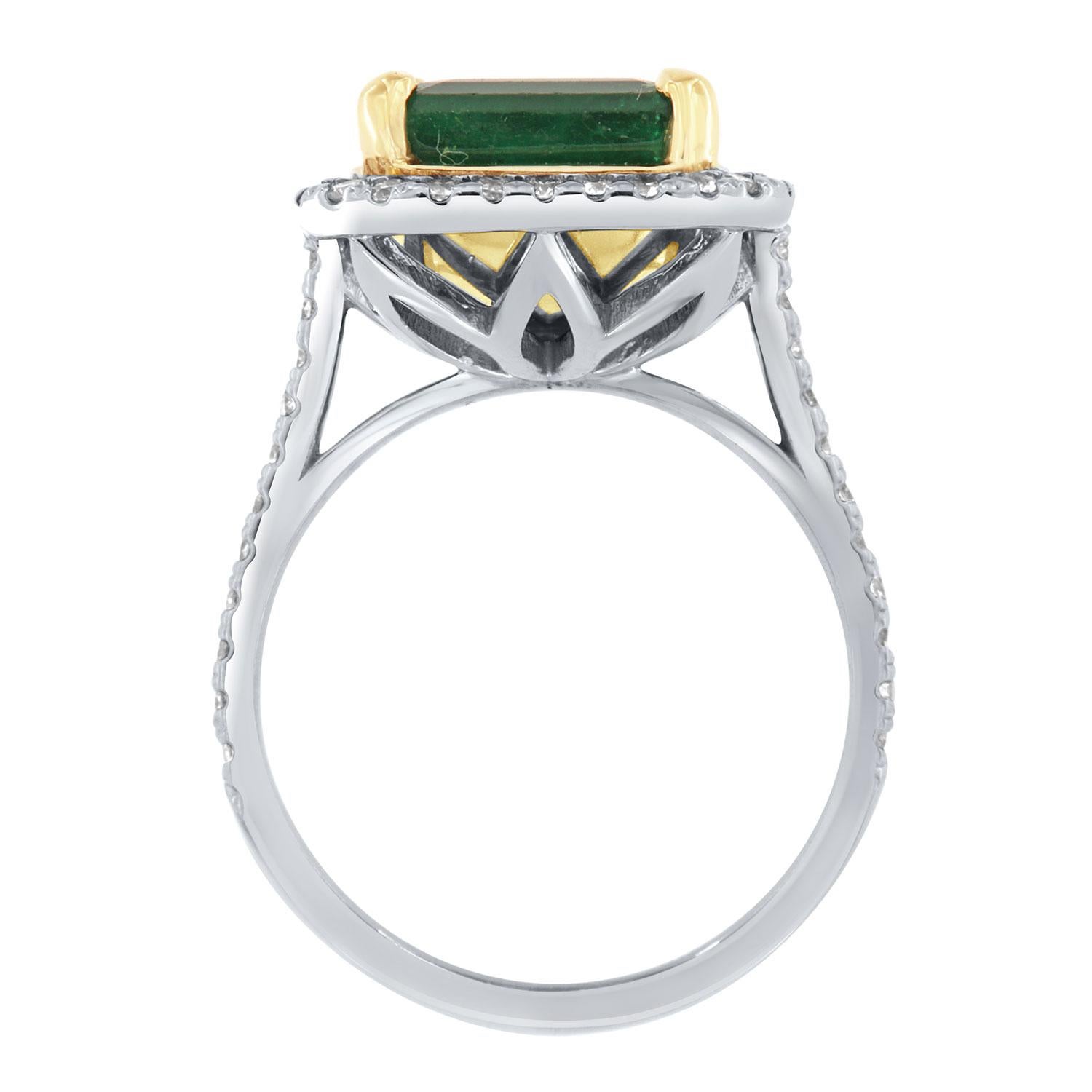 14K White Gold 4.52 Carat Green Emerald Halo Diamond Ring In New Condition For Sale In San Francisco, CA