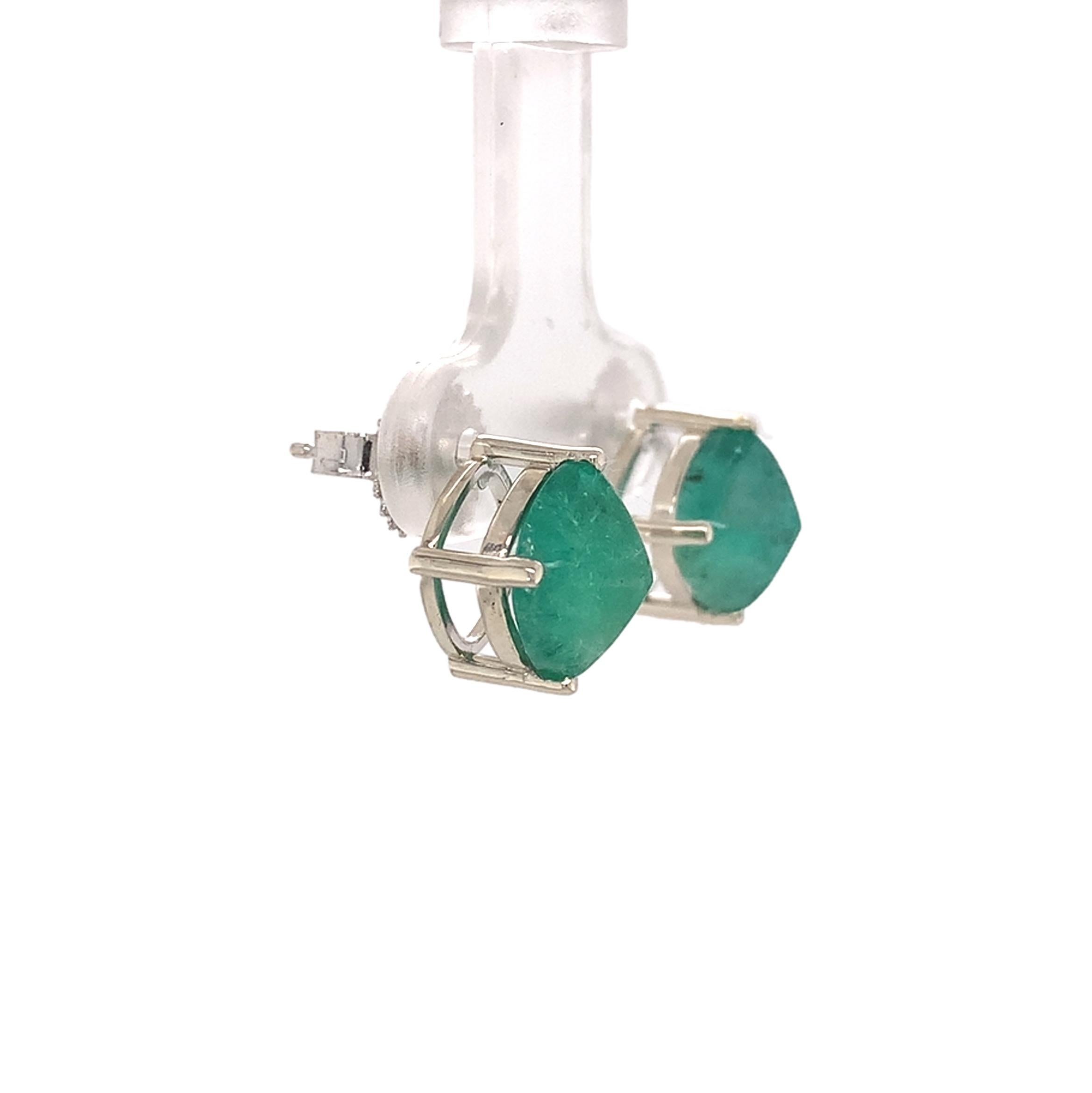 14K Weißgold 4,62 Karat tw Sugarloaf Cut Smaragd Ohrstecker (Kegel-Cabochon) im Angebot