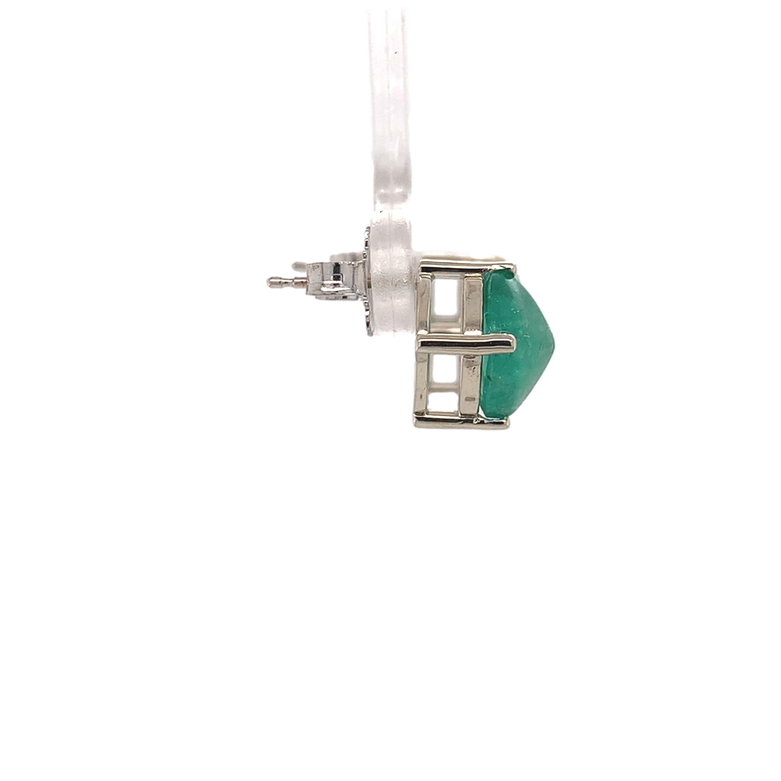 14K Weißgold 4,62 Karat tw Sugarloaf Cut Smaragd Ohrstecker im Zustand „Neu“ im Angebot in Big Bend, WI