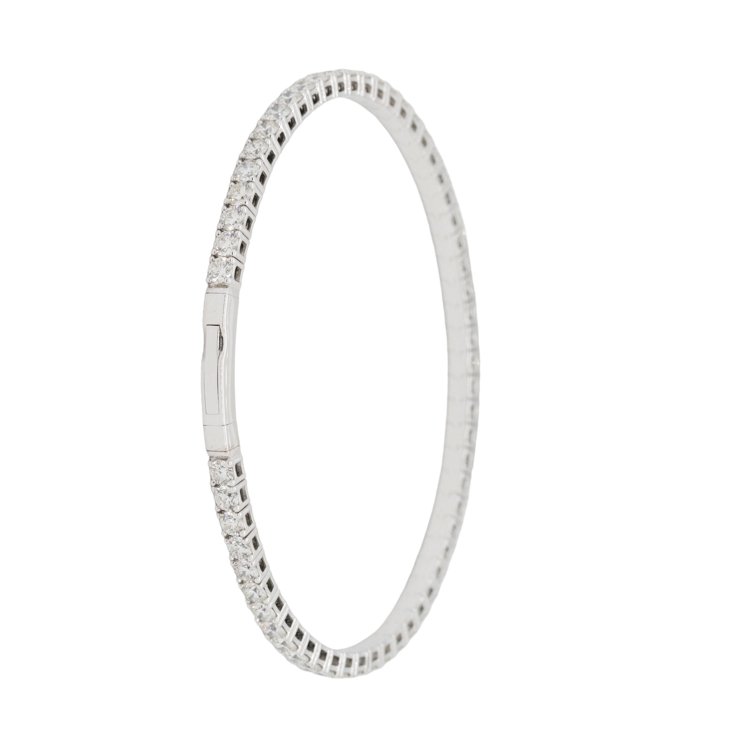 Bracelet jonc tennis extensible en or blanc 14 carats avec diamants naturels de 4,75 carats en vente 5