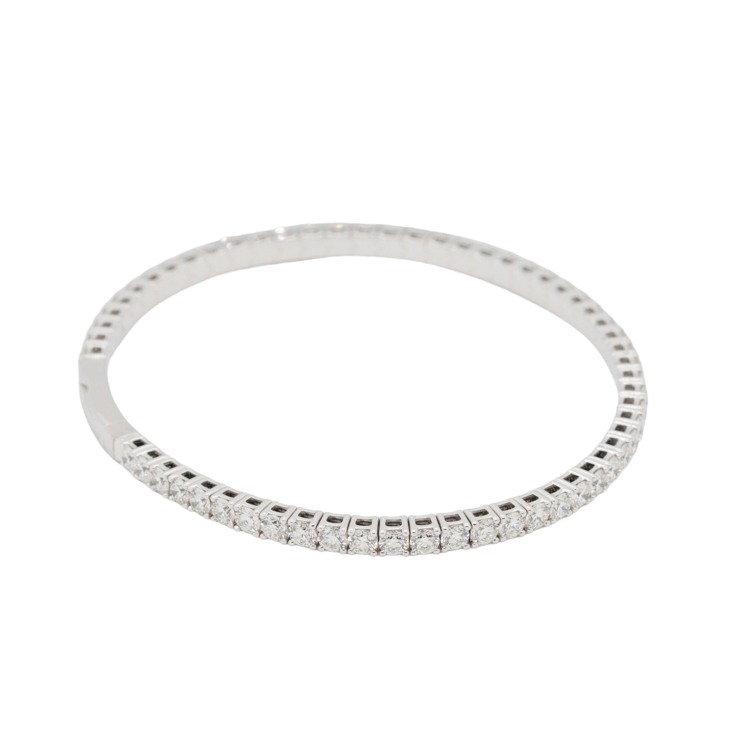 Taille ronde Bracelet jonc tennis extensible en or blanc 14 carats avec diamants naturels de 4,75 carats en vente