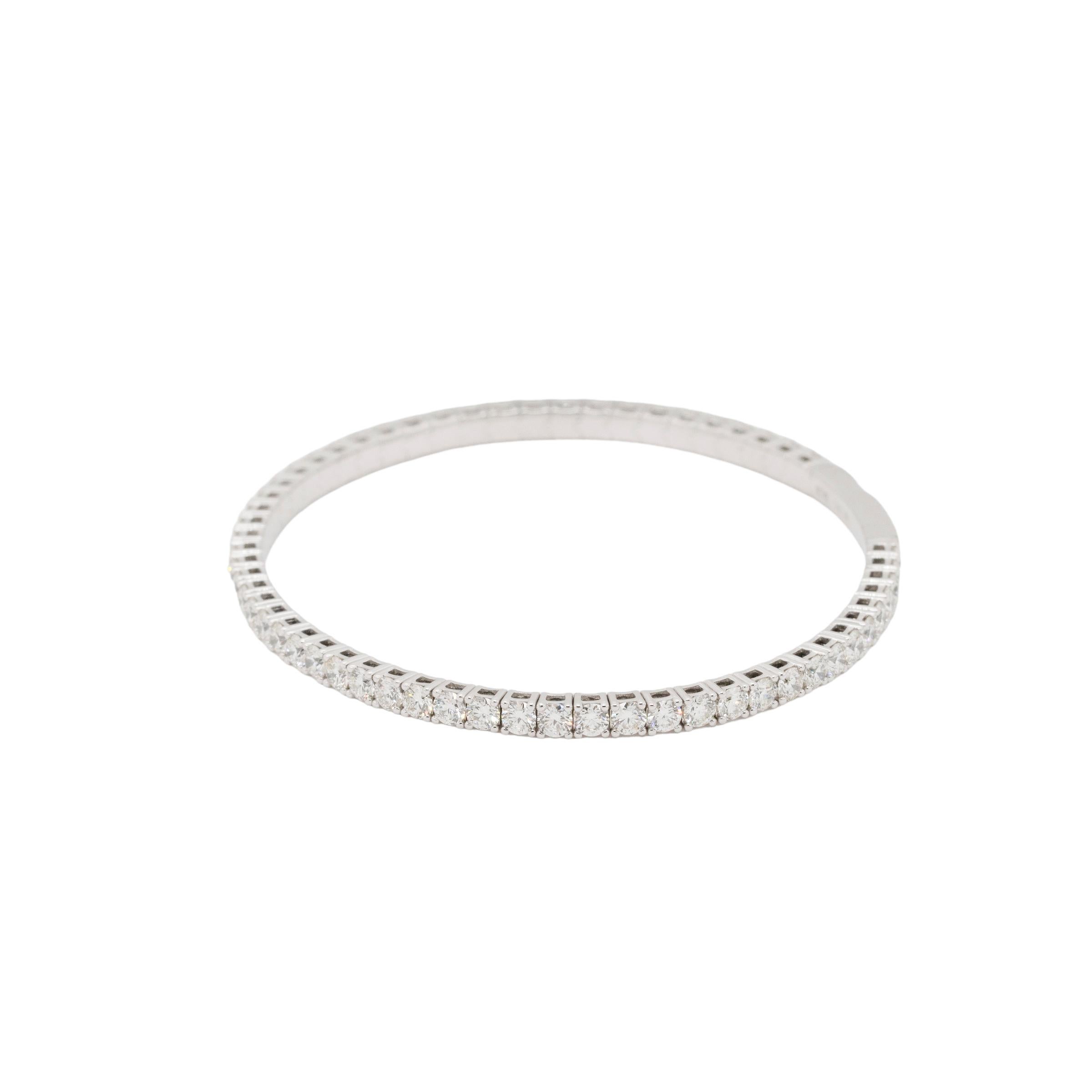 MATERIAL : Or blanc 14k
Détails du diamant : 4,67 carats de diamants ronds. Les diamants sont de couleur G/H et de pureté SI.
Mesures :  8