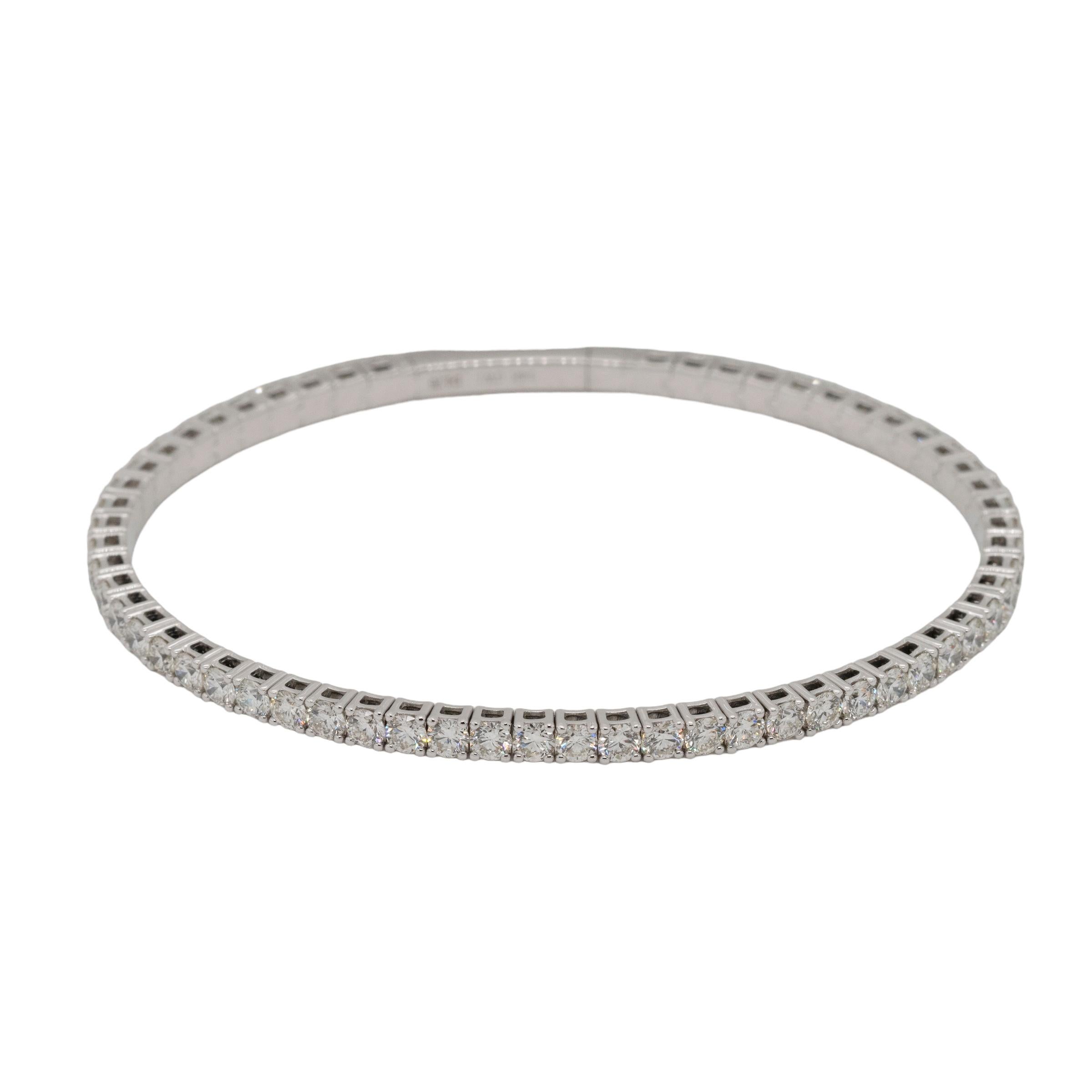 Taille ronde Bracelet jonc extensible en or blanc 14 carats avec diamants naturels de 4,76 carats en vente