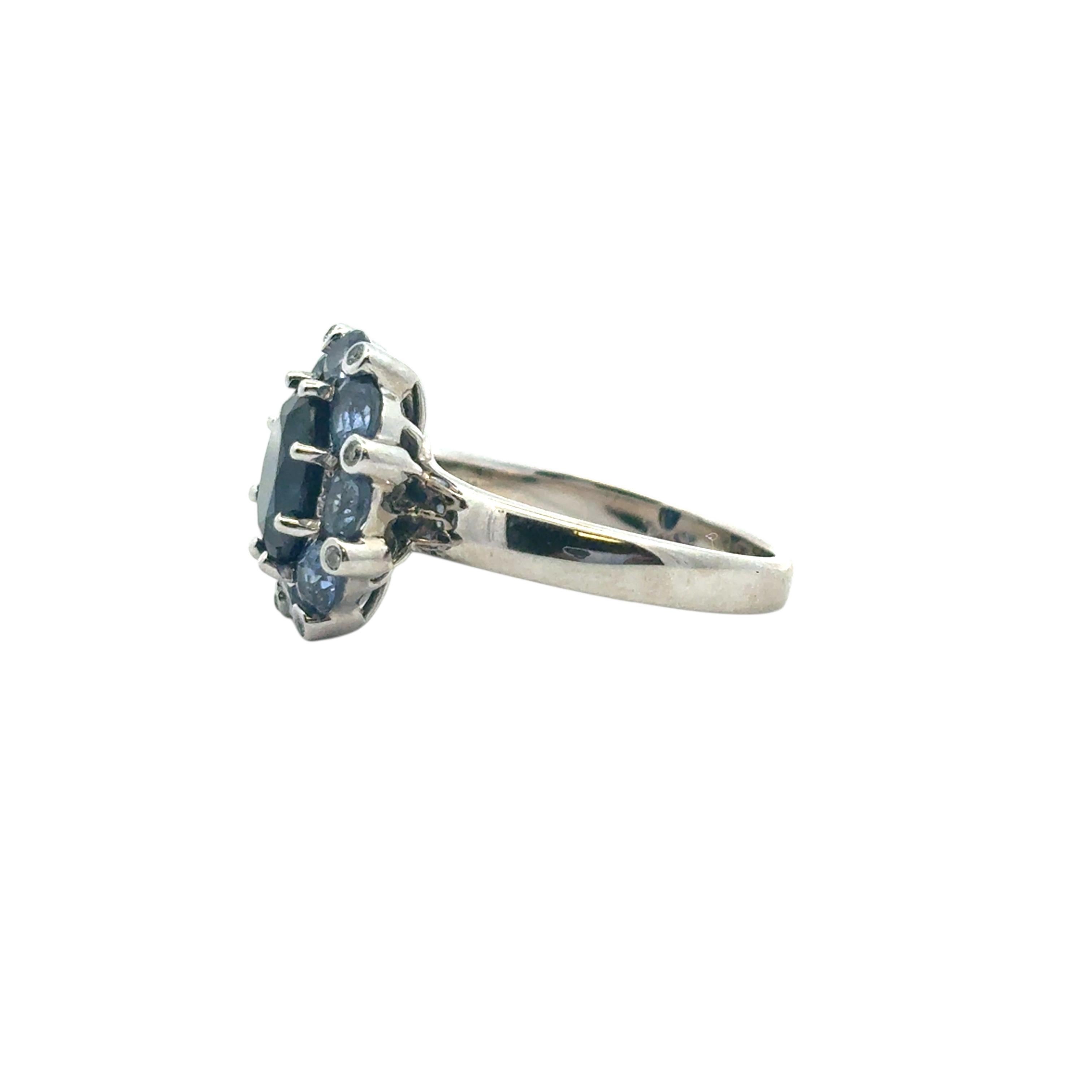 14k White Gold 4.8ctw Blue Sapphire Ring in vendita 5