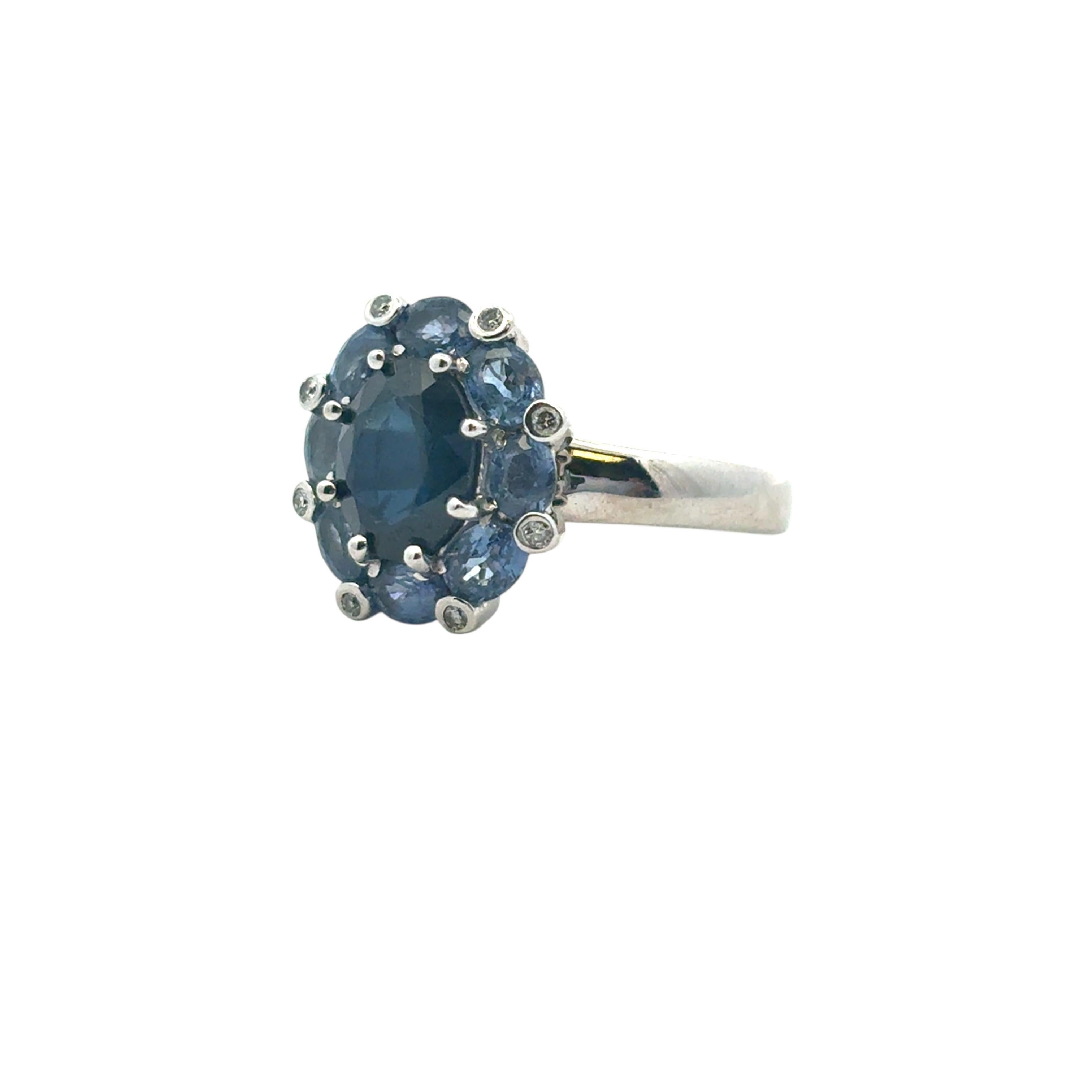 14k White Gold 4.8ctw Blue Sapphire Ring in vendita 6