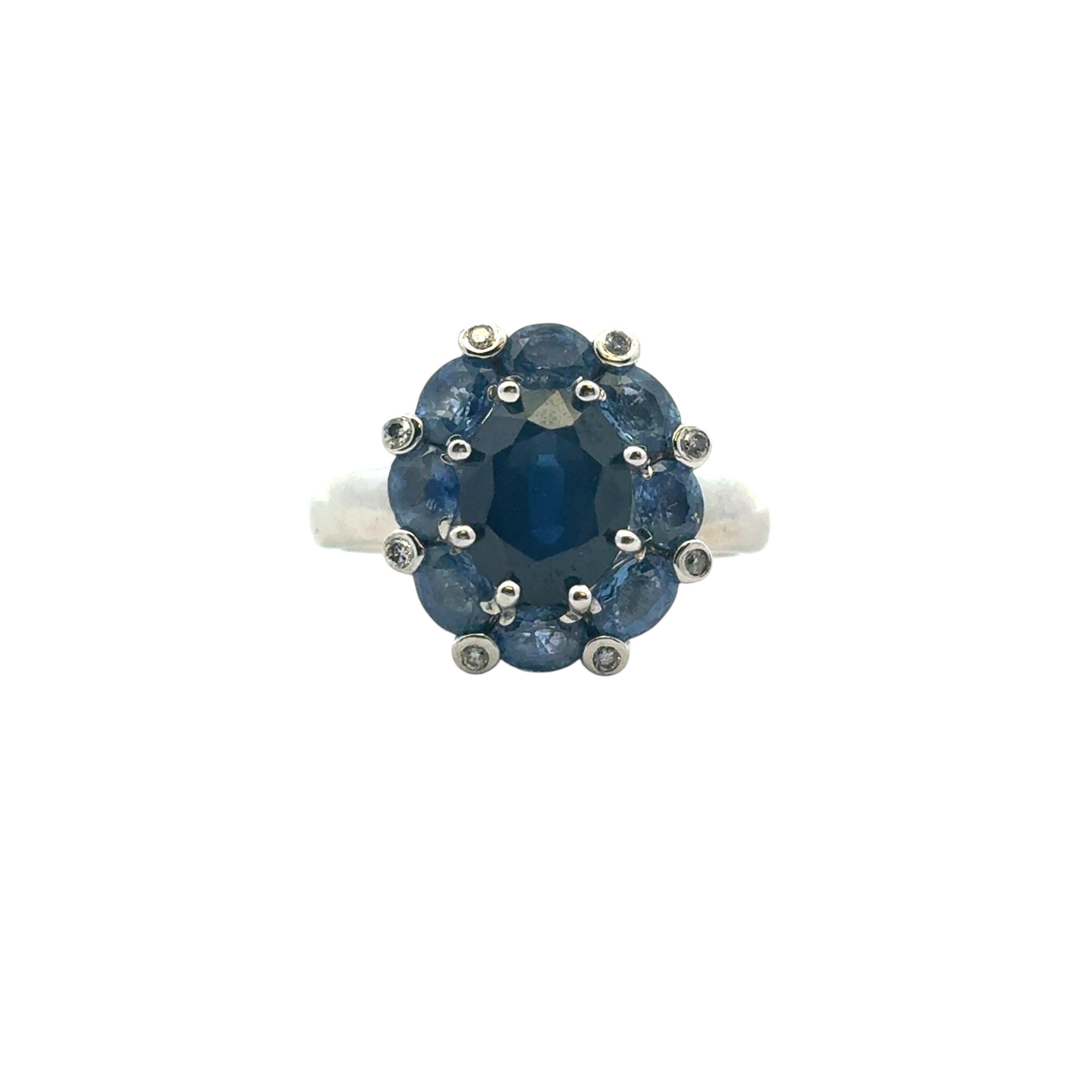 14k White Gold 4.8ctw Blue Sapphire Ring in vendita 7