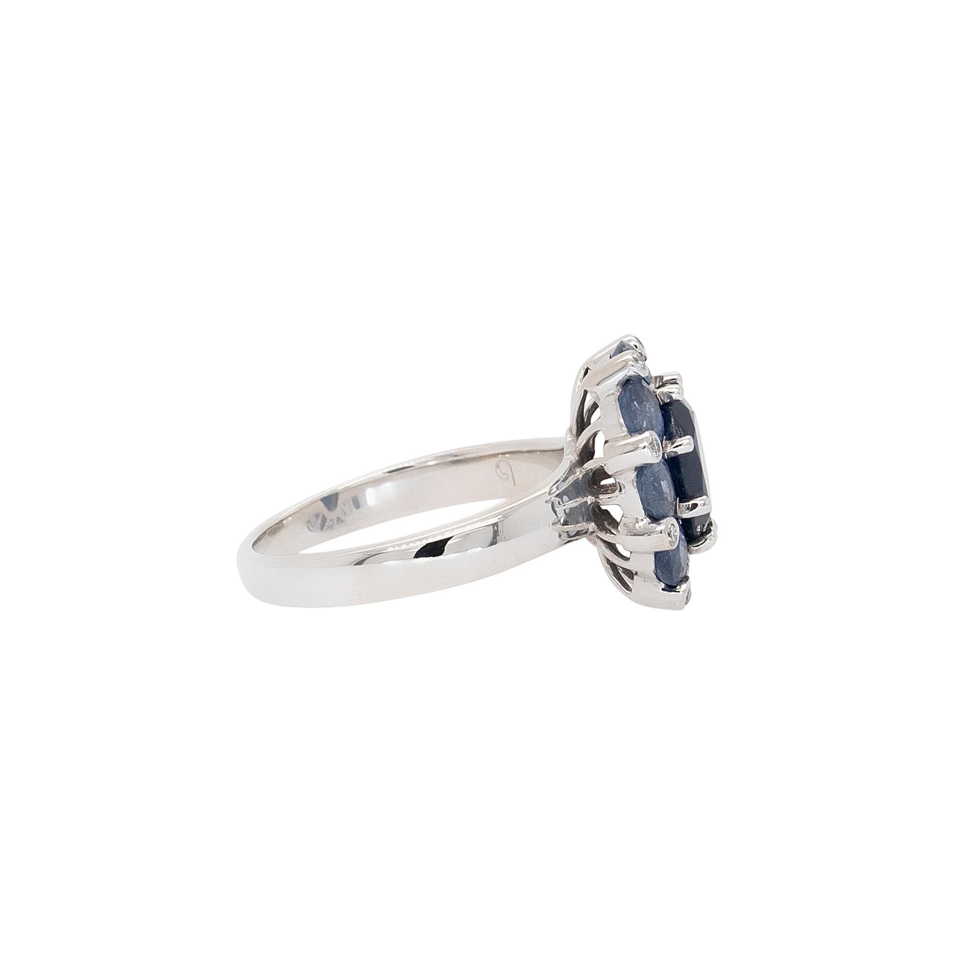 Taglio ovale 14k White Gold 4.8ctw Blue Sapphire Ring in vendita