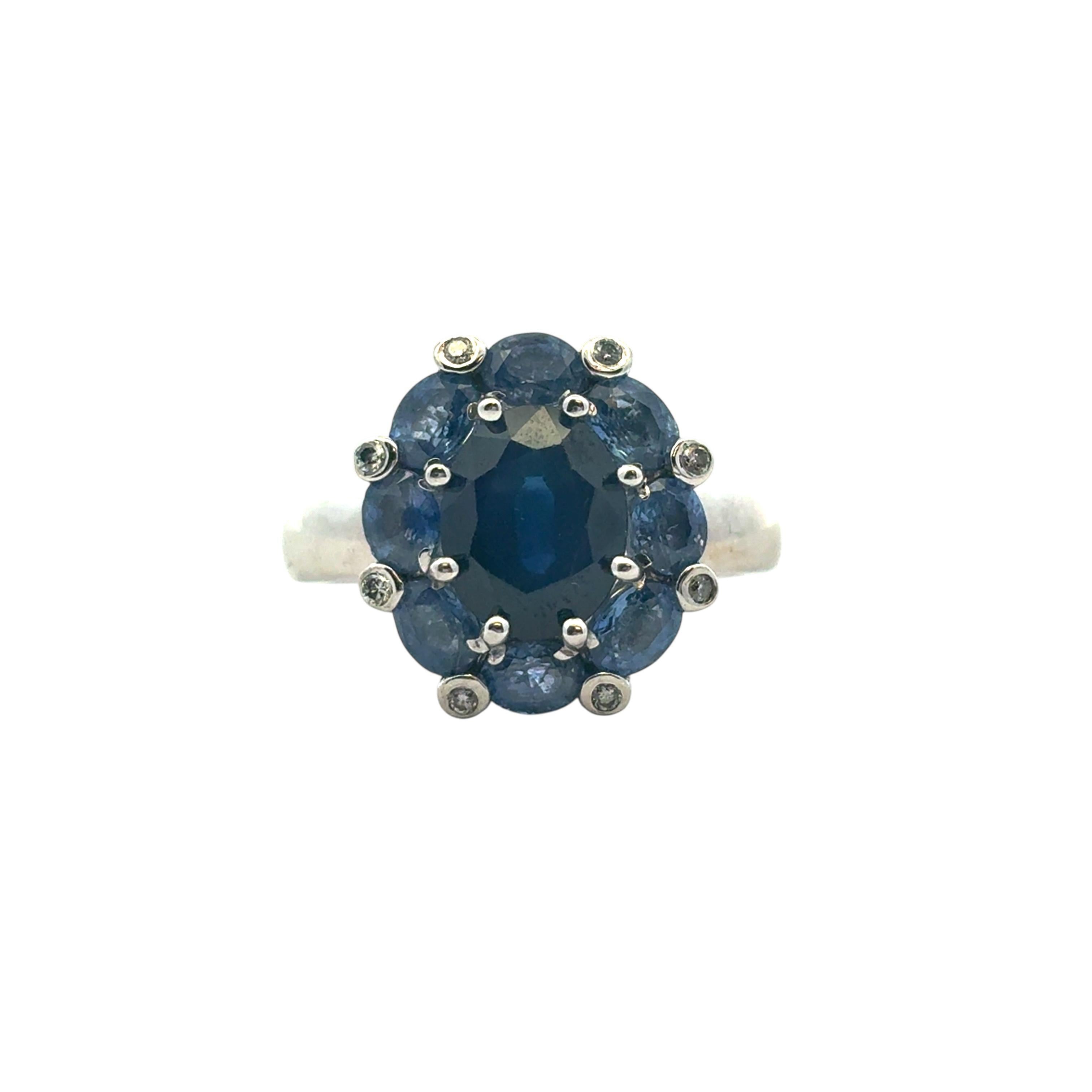 14k White Gold 4.8ctw Blue Sapphire Ring in vendita 1