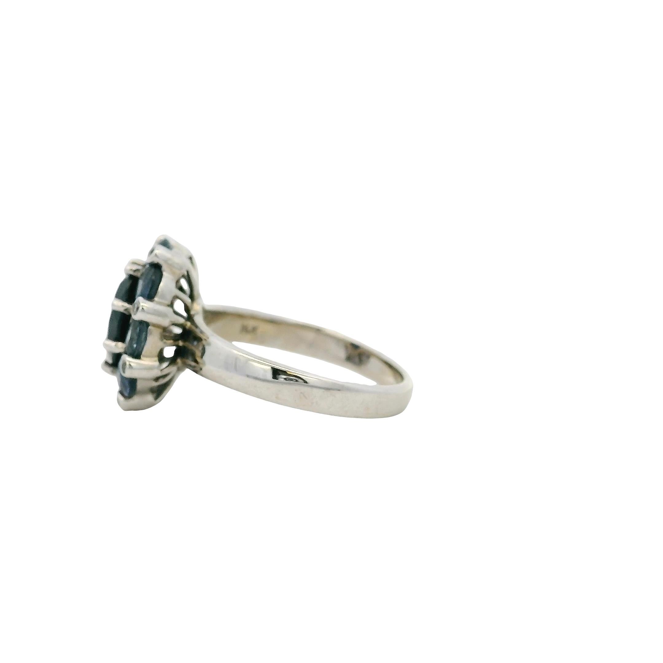 Donna Anello in oro bianco 14k con zaffiro blu da 4,8 carati in vendita