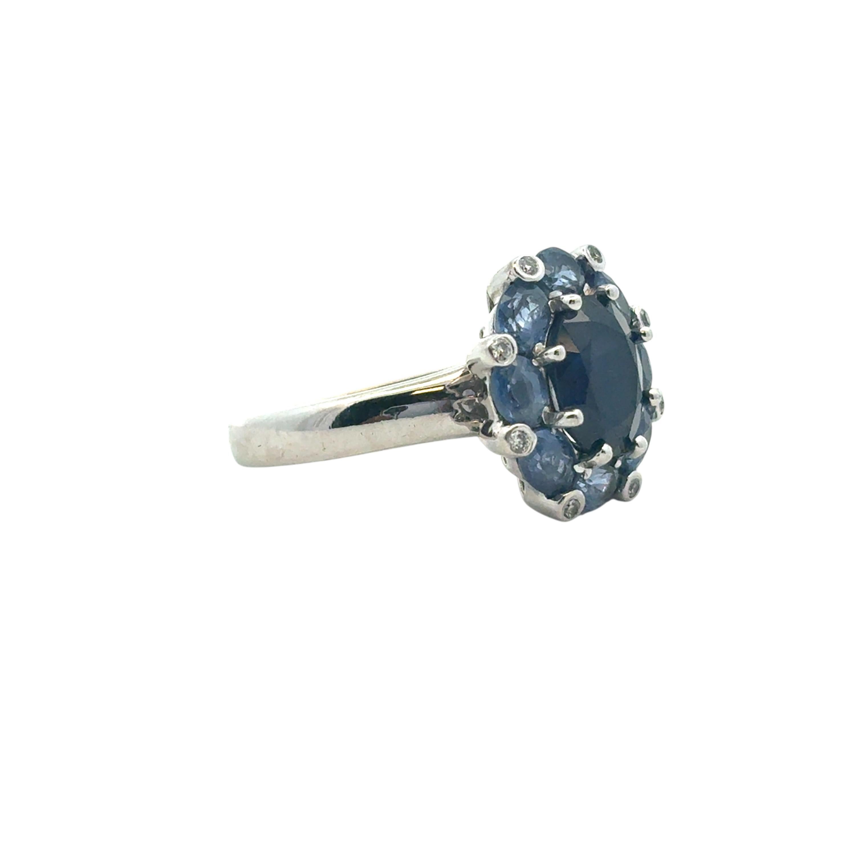 14k White Gold 4.8ctw Blue Sapphire Ring in vendita 2