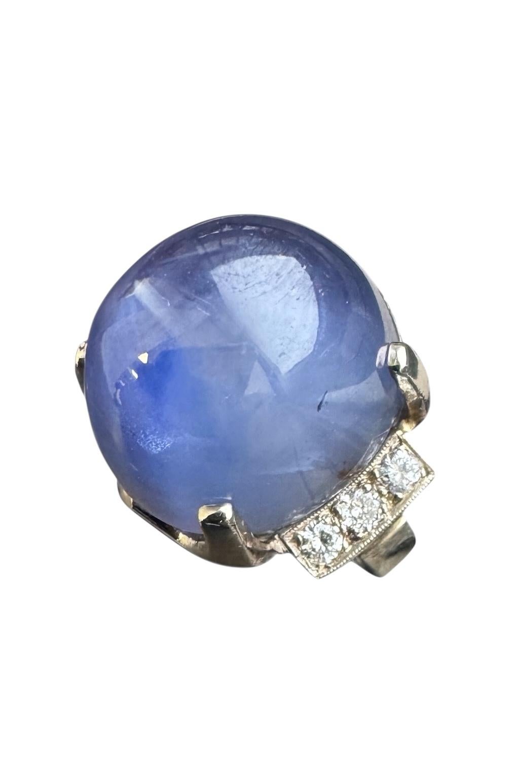 Ring aus 14 Karat Weißgold mit Sternsaphir und Diamant im Zustand „Hervorragend“ im Angebot in Great Neck Plaza, NY