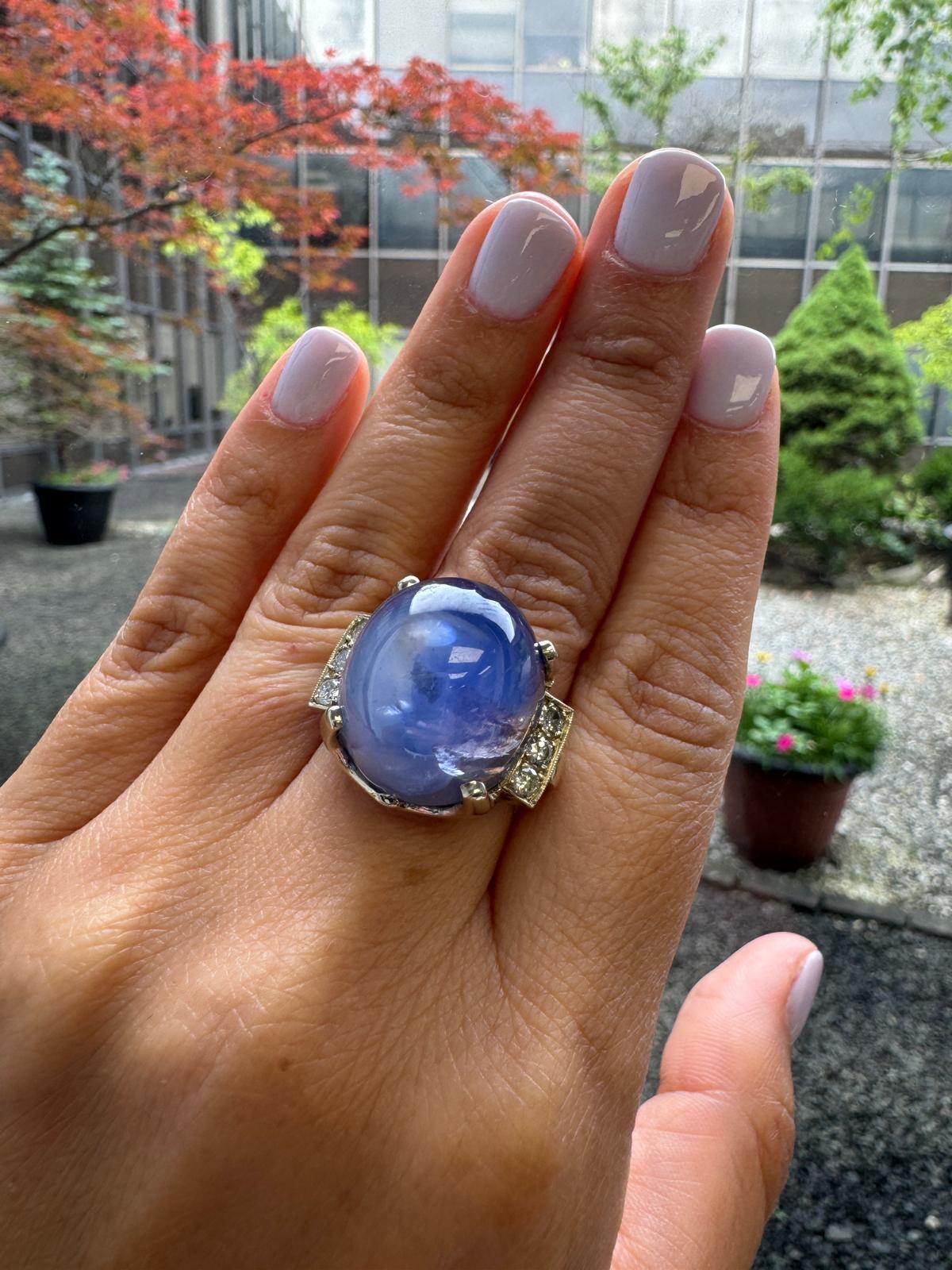 Ring aus 14 Karat Weißgold mit Sternsaphir und Diamant im Angebot 1