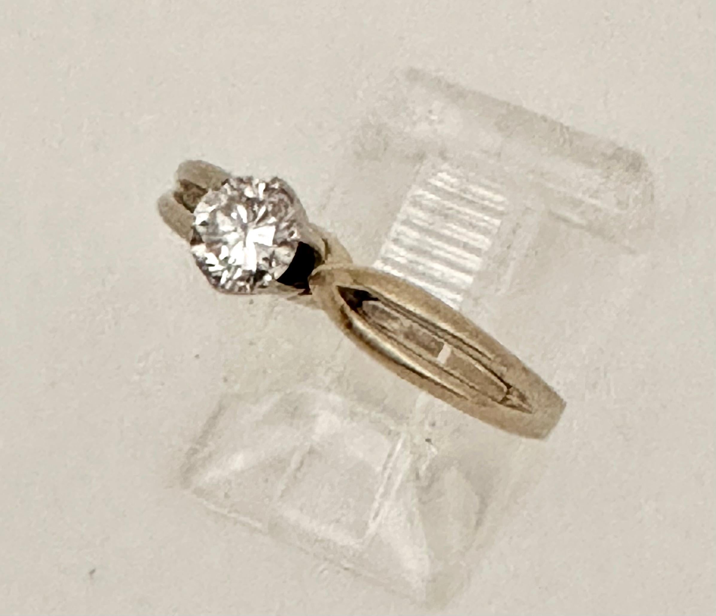14k Weißgold ~ 4mm runder .25ct Diamant ~ Ring ~ Verlobungsring ~ Größe 6 (Rundschliff) im Angebot