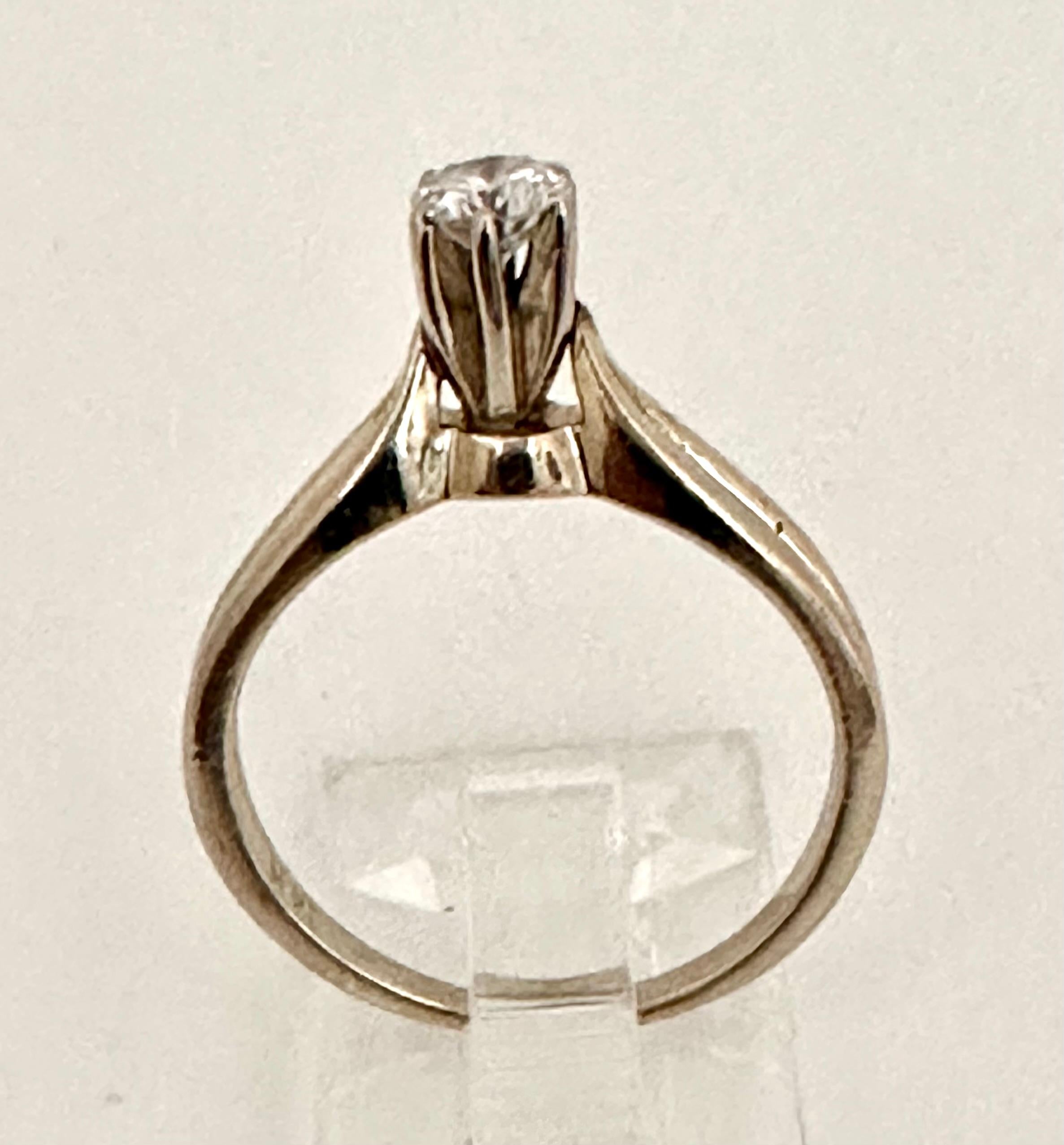 14k White Gold ~ 4mm Round .25ct Diamond ~ Ring ~ Engagement Ring ~ Size 6 In Excellent Condition For Sale In Las Vegas, NV