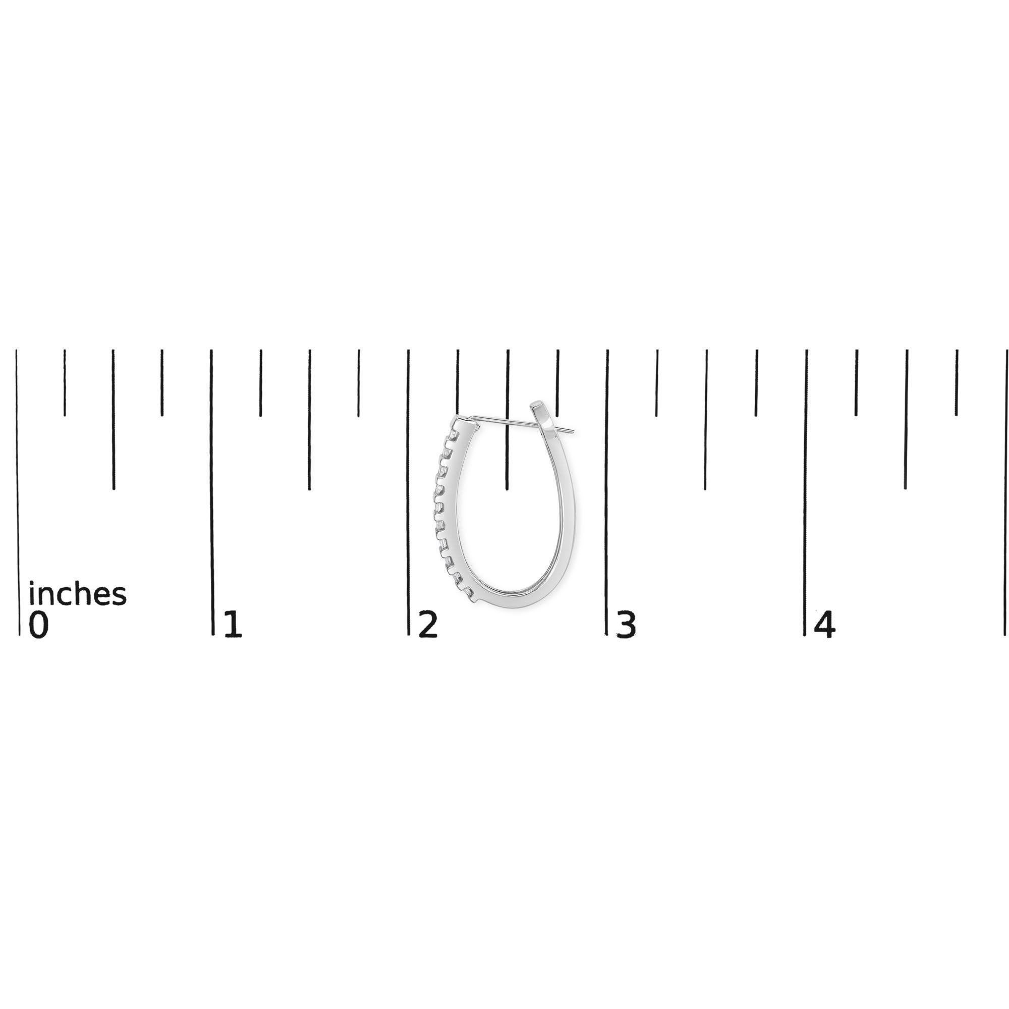 14K White Gold 5/8 Cttw Channel Set Baguette Diamond Row Hoop Earrings im Zustand „Neu“ im Angebot in New York, NY