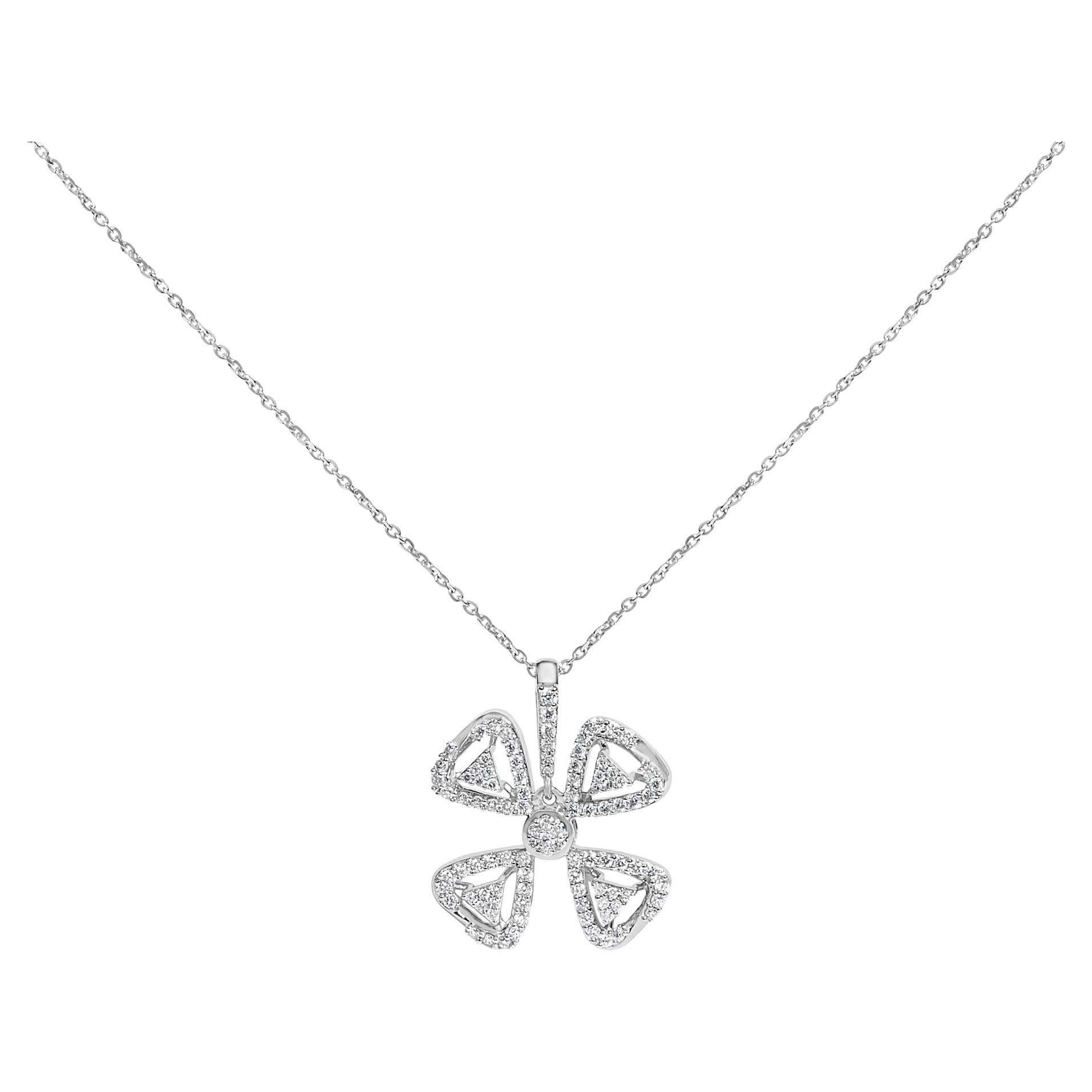 Collier en or blanc 14K avec pendentif à 4 feuilles et diamants 5/8 Cttw
