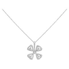 Collier en or blanc 14K avec pendentif à 4 feuilles et diamants 5/8 Cttw