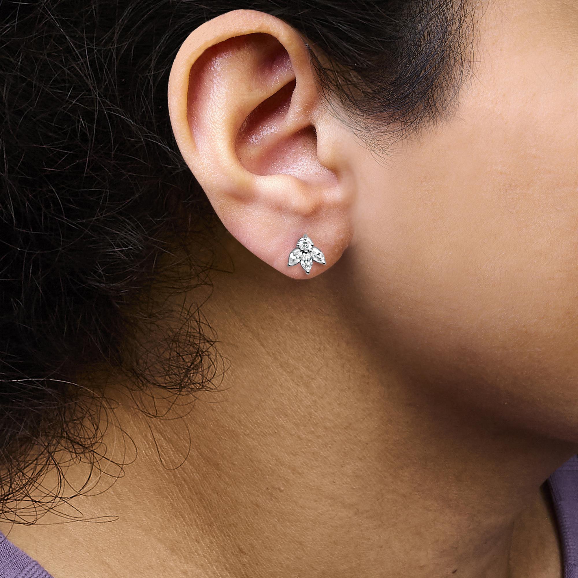 Orecchini a perno in oro bianco 14K con diamante Marquise da 5/8 Cttw In condizioni Nuovo a New York, NY