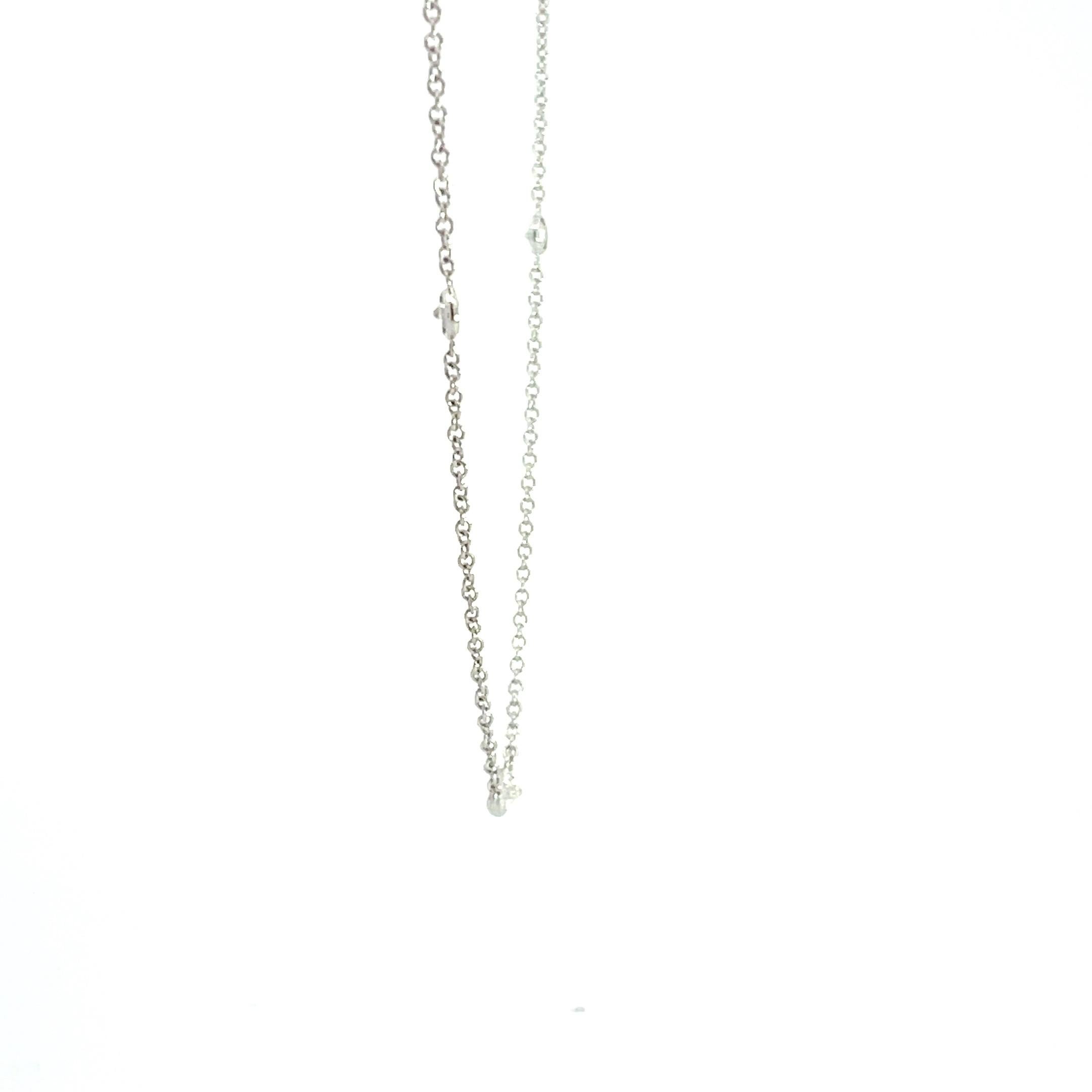 Taille Marquise Collier en or blanc 14K composé de diamants de 5/8ctw et d'un marquis de 0,30ctw au centre en vente