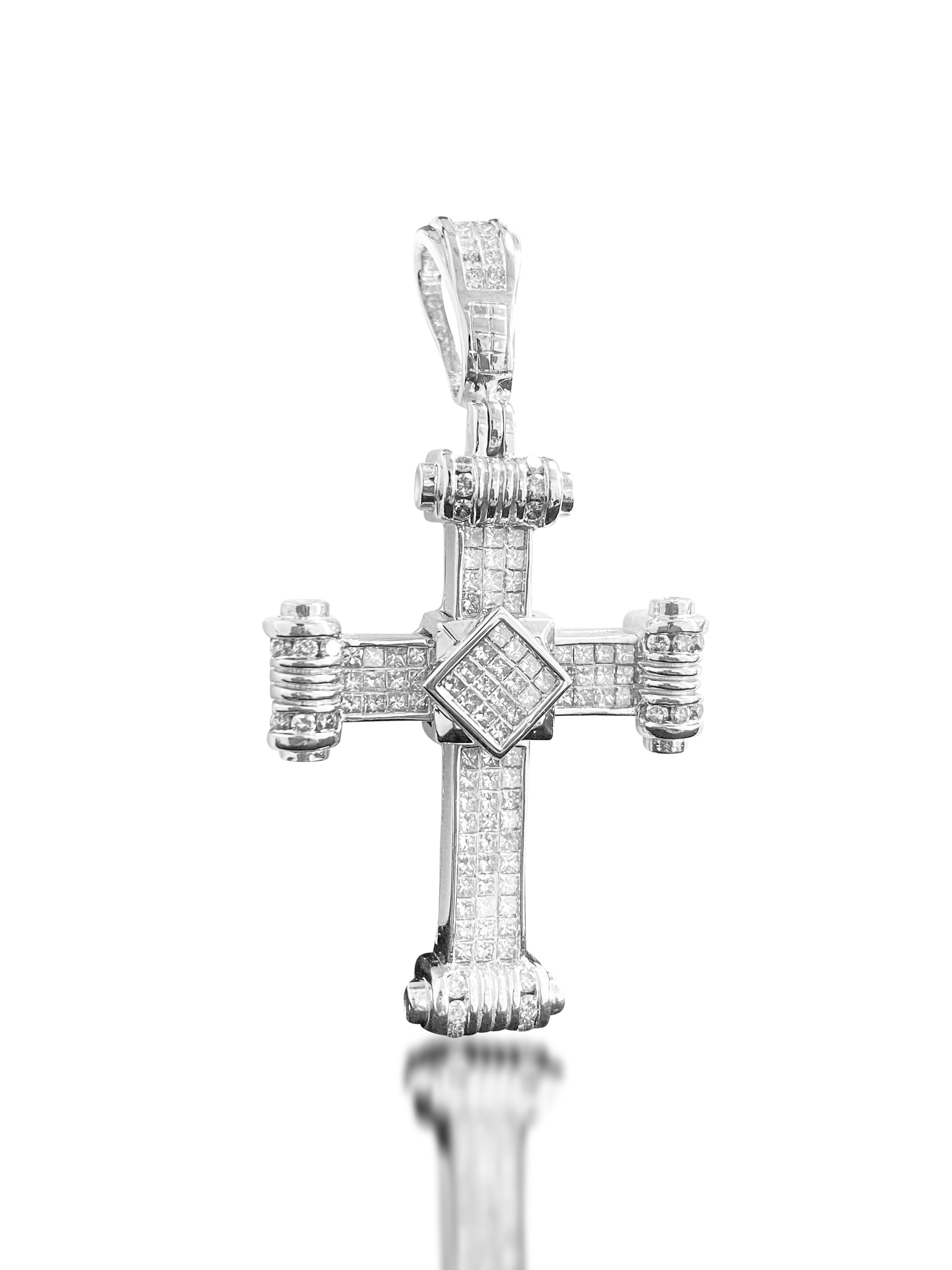 14k White Gold & 5 Ct Diamond Cross Pendent  In Excellent Condition For Sale In Miami, FL