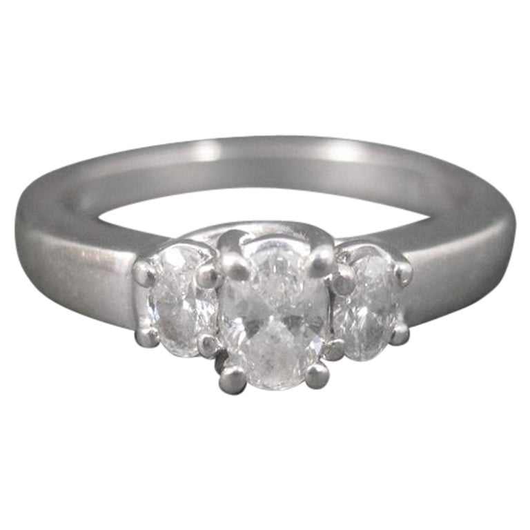 Anello con 3 pietre di diamante in oro bianco 14K da 0,50 carati, misura 7 in vendita